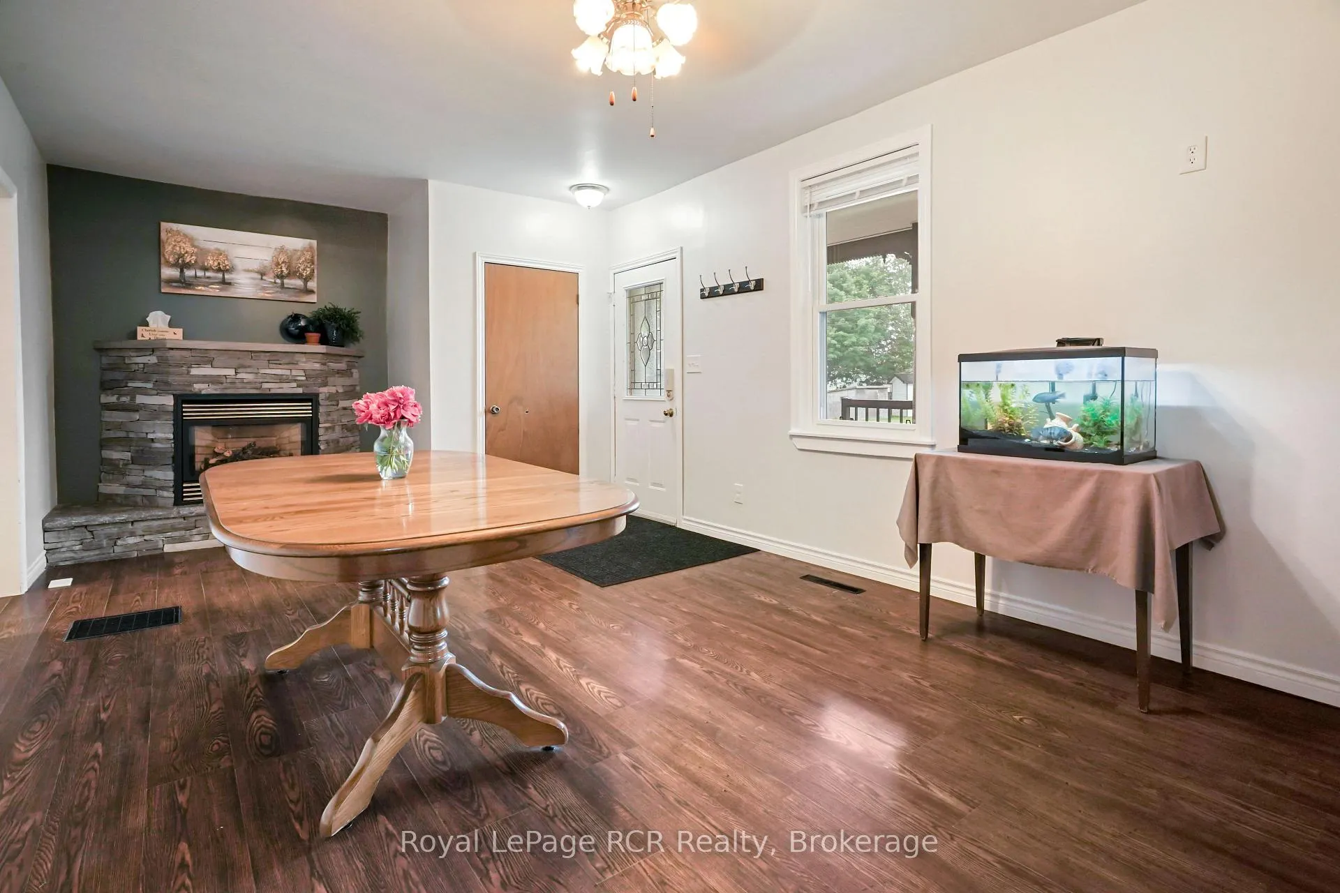 Photo 12 of 84322 Mcnabb Line, Huron East, Brussels — HOMEH
