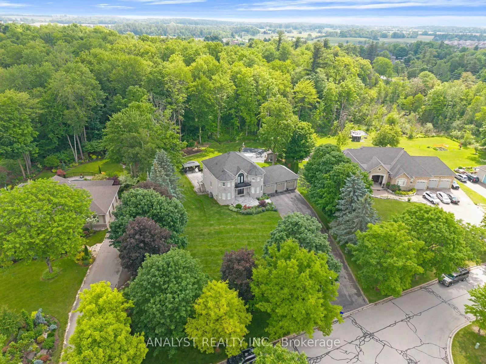 Photo 4 of 43 Belsite Court, Vaughan, Kleinburg — HOMEH