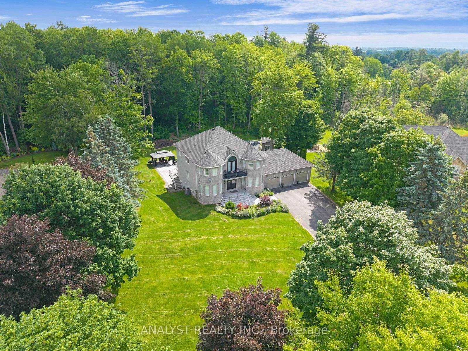 Photo 5 of 43 Belsite Court, Vaughan, Kleinburg — HOMEH