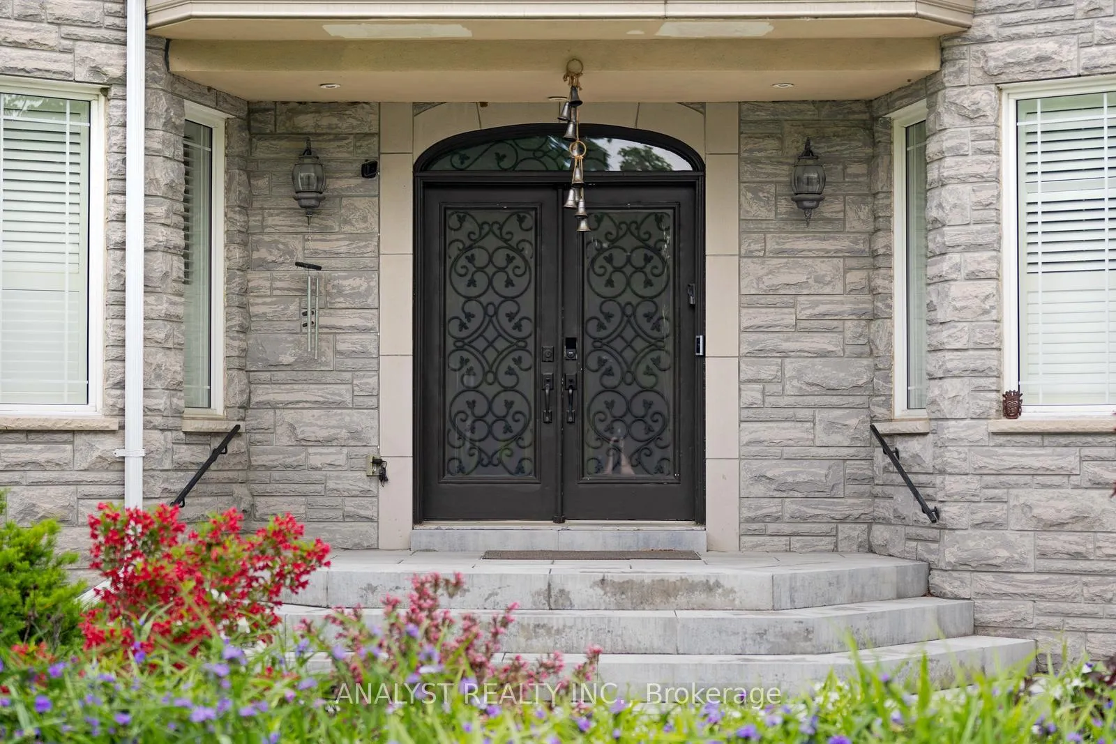 Photo 7 of 43 Belsite Court, Vaughan, Kleinburg — HOMEH