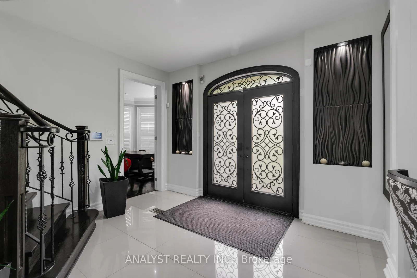 Photo 8 of 43 Belsite Court, Vaughan, Kleinburg — HOMEH