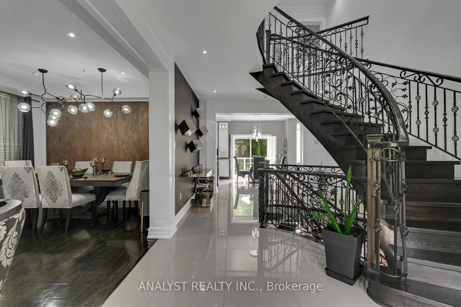 Photo 9 of 43 Belsite Court, Vaughan, Kleinburg — HOMEH