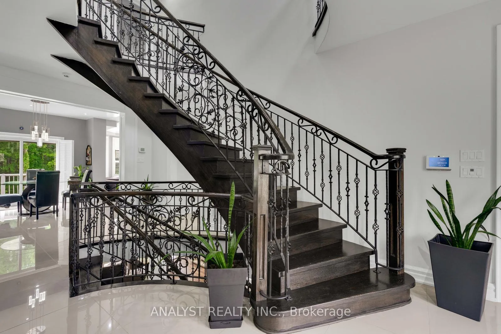 Photo 24 of 43 Belsite Court, Vaughan, Kleinburg — HOMEH