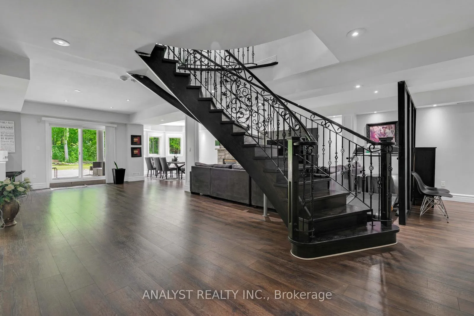 Photo 37 of 43 Belsite Court, Vaughan, Kleinburg — HOMEH