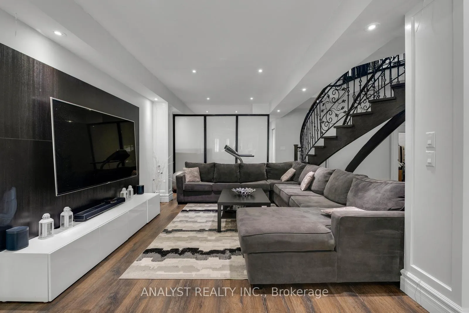 Photo 39 of 43 Belsite Court, Vaughan, Kleinburg — HOMEH