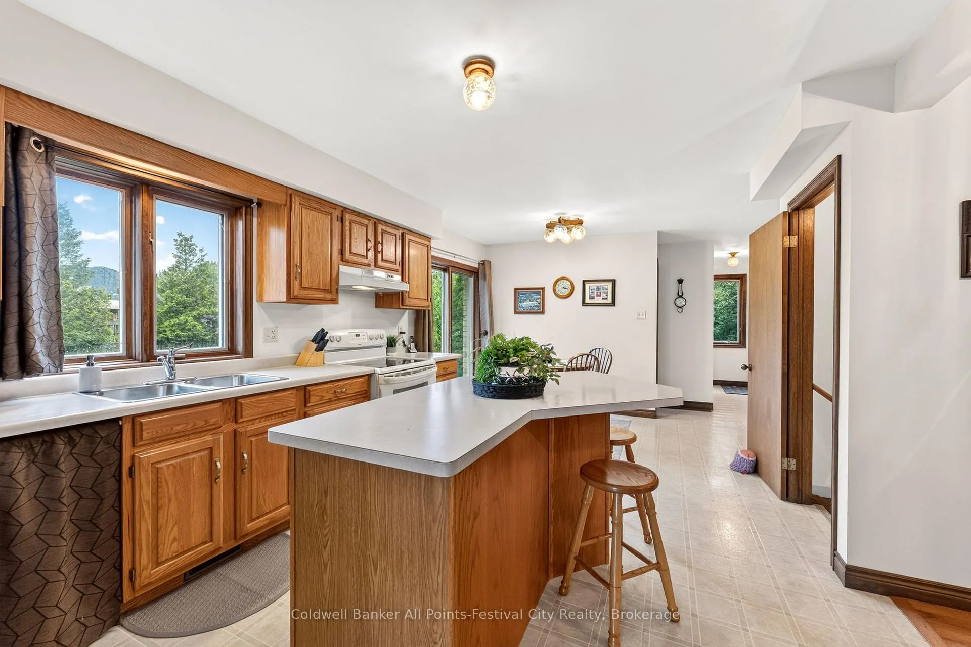 Photo 10 of 396 Eldon Street, Goderich, Goderich (Town) — HOMEH