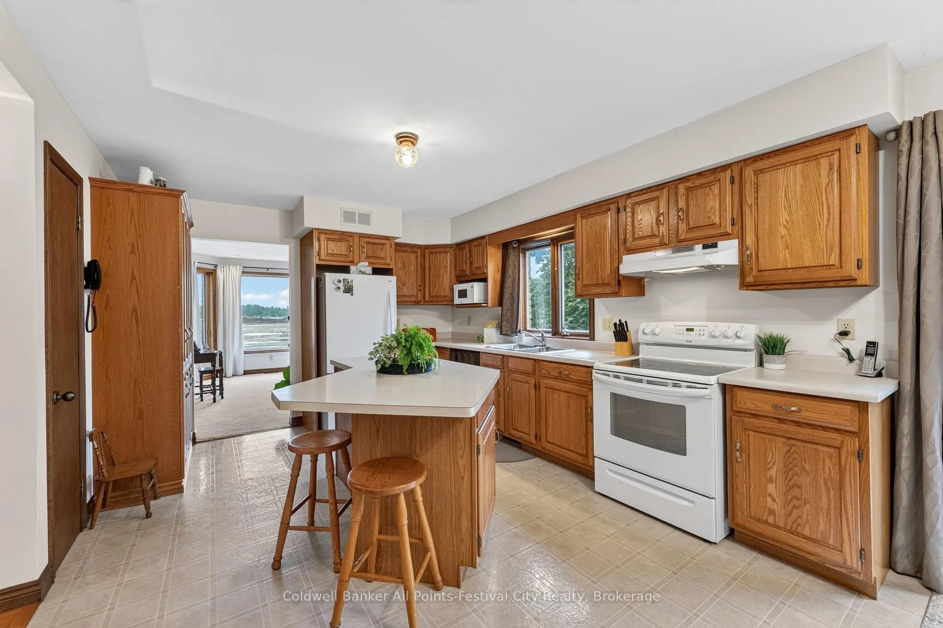 Photo 12 of 396 Eldon Street, Goderich, Goderich (Town) — HOMEH