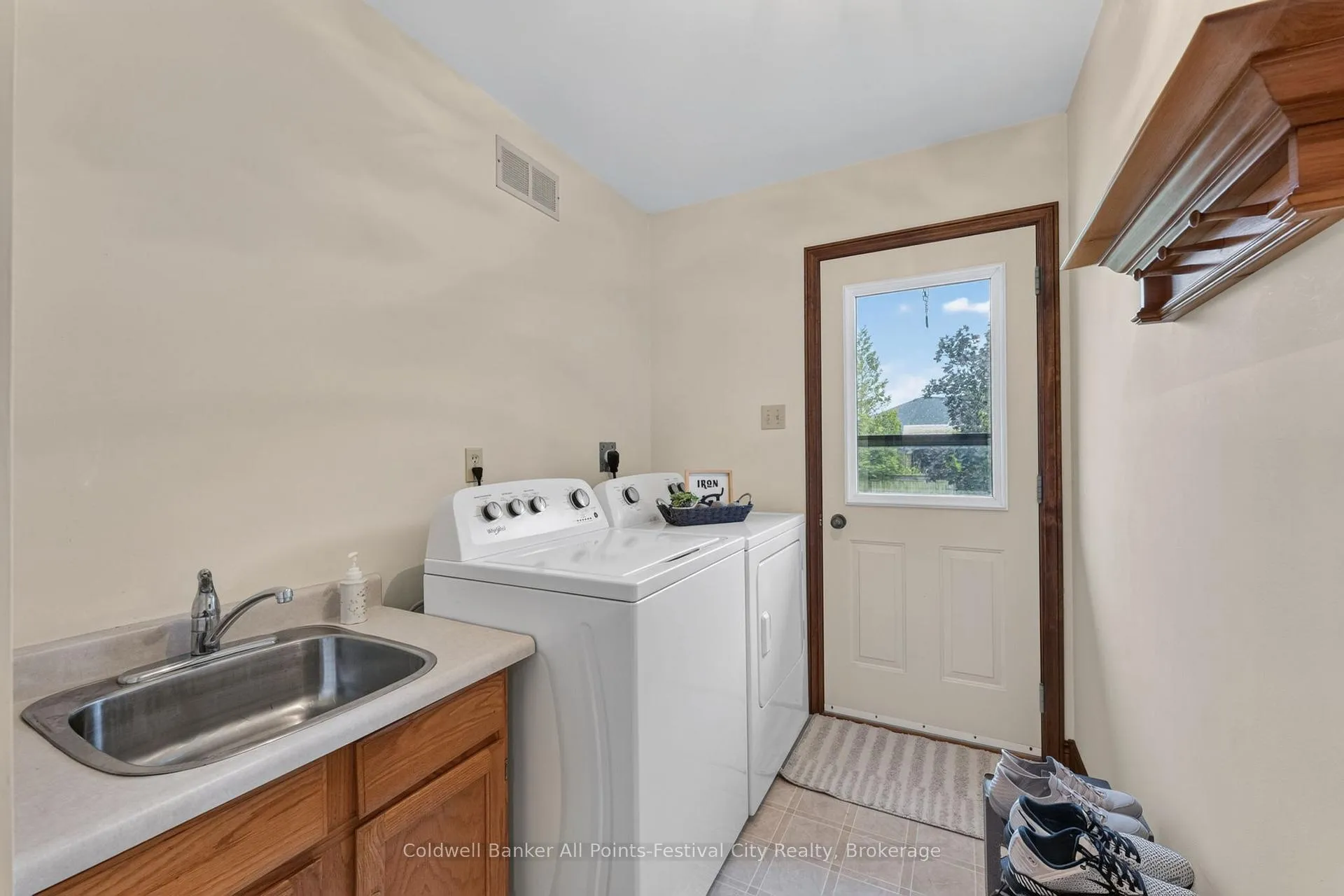 Photo 16 of 396 Eldon Street, Goderich, Goderich (Town) — HOMEH