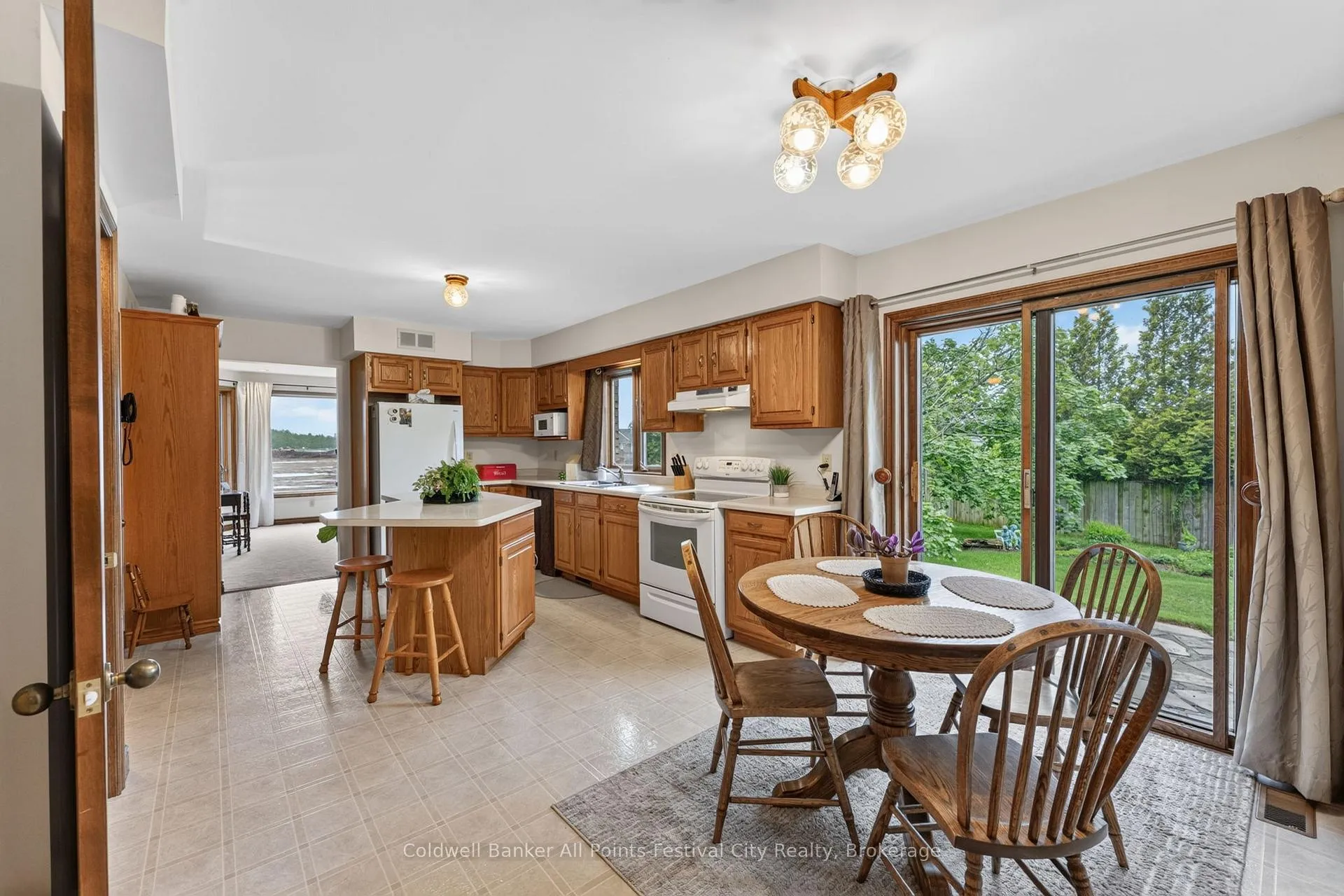 Photo 17 of 396 Eldon Street, Goderich, Goderich (Town) — HOMEH