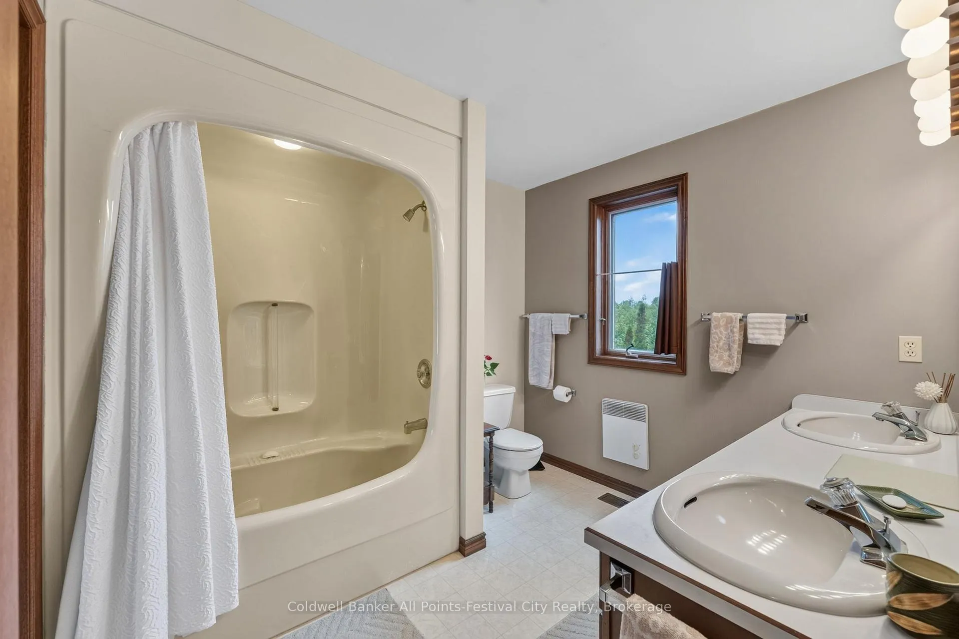 Photo 18 of 396 Eldon Street, Goderich, Goderich (Town) — HOMEH