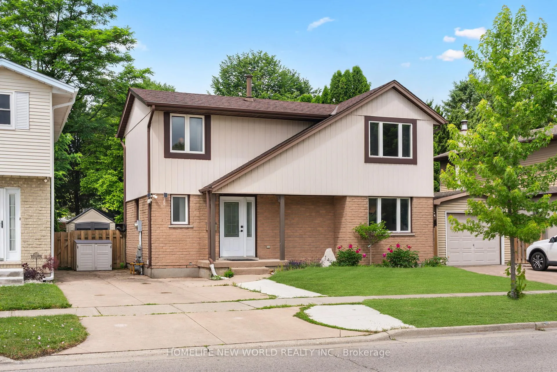 Photo of 1445 Aldersbrook Road
