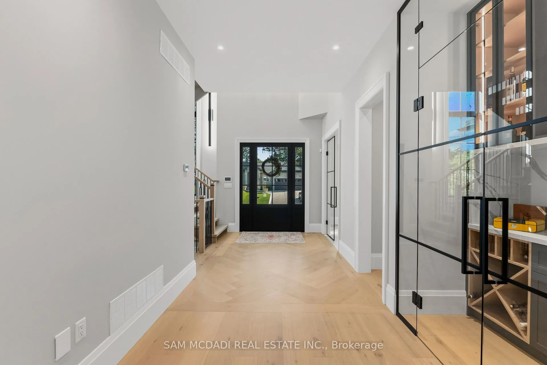 Photo 6 of 899 Danforth Place, Burlington, Bayview — HOMEH