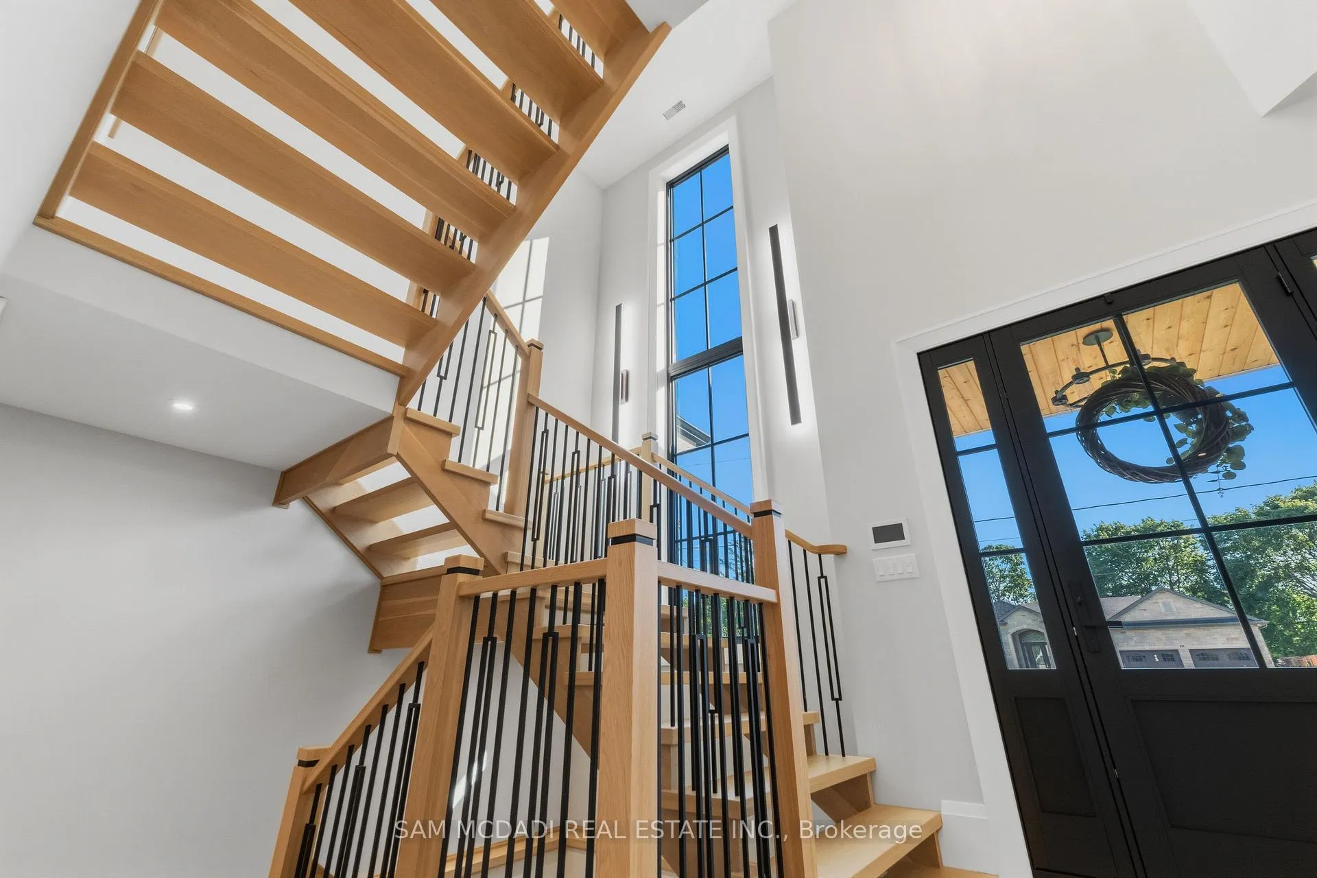 Photo 7 of 899 Danforth Place, Burlington, Bayview — HOMEH