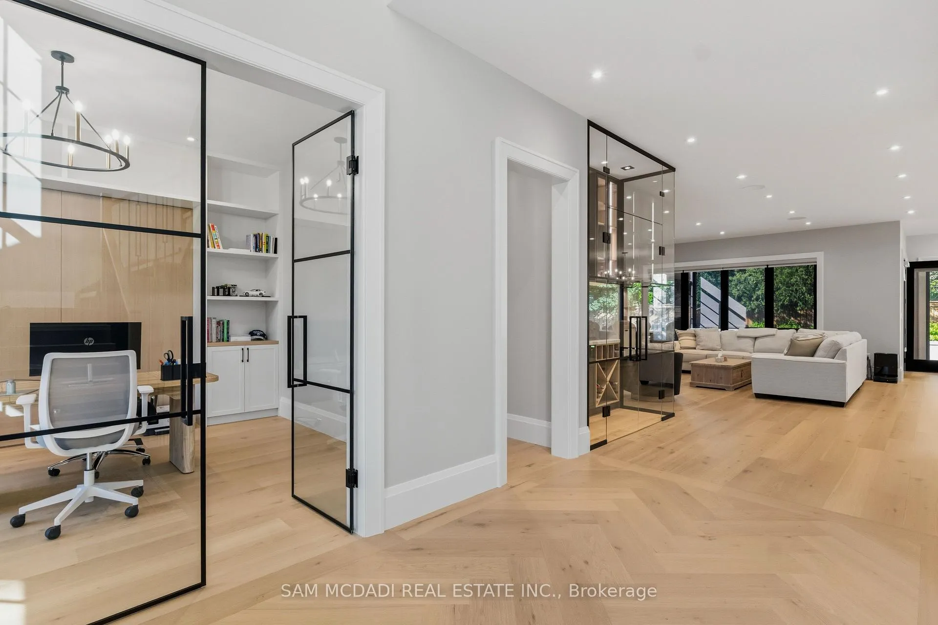 Photo 8 of 899 Danforth Place, Burlington, Bayview — HOMEH