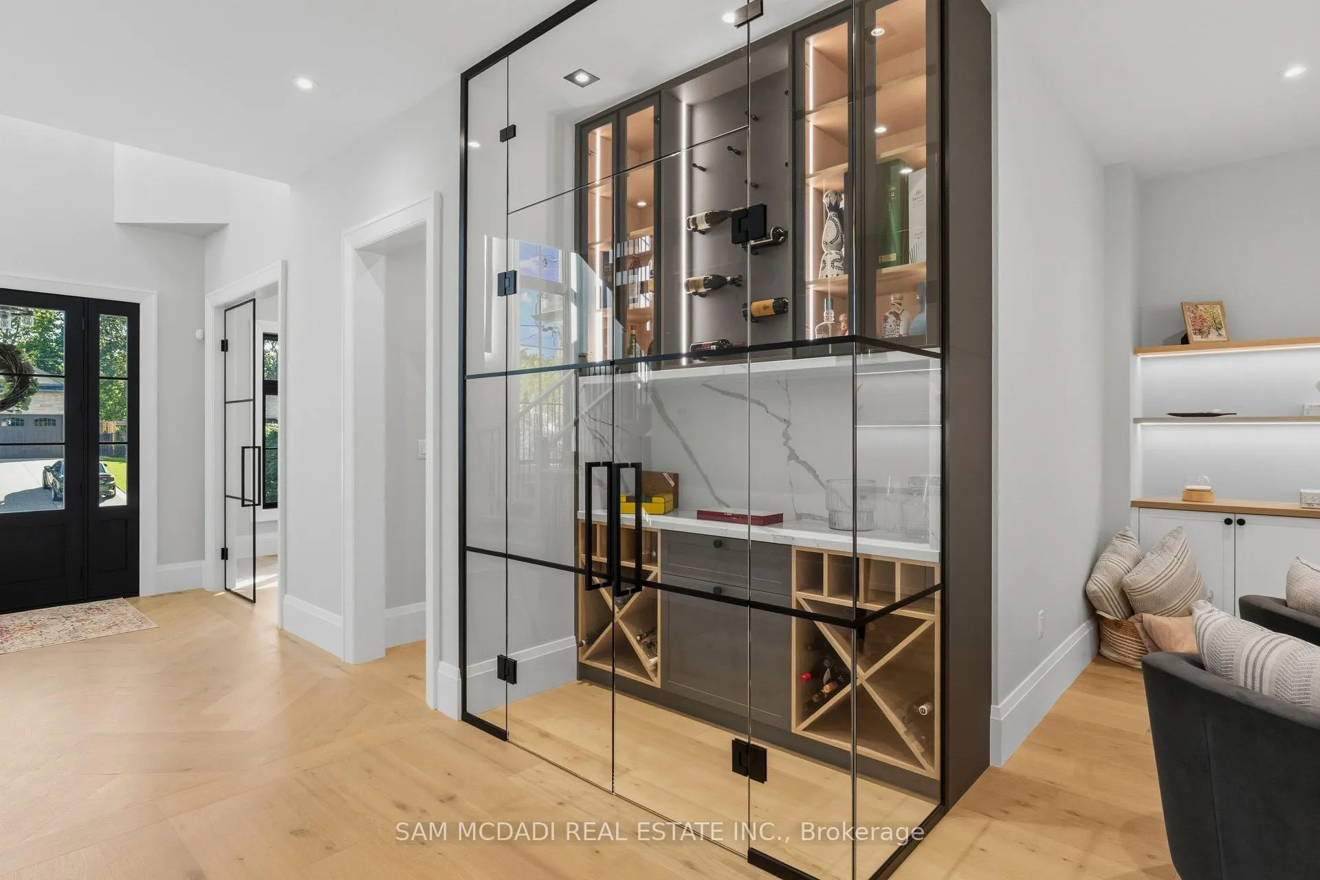 Photo 16 of 899 Danforth Place, Burlington, Bayview — HOMEH