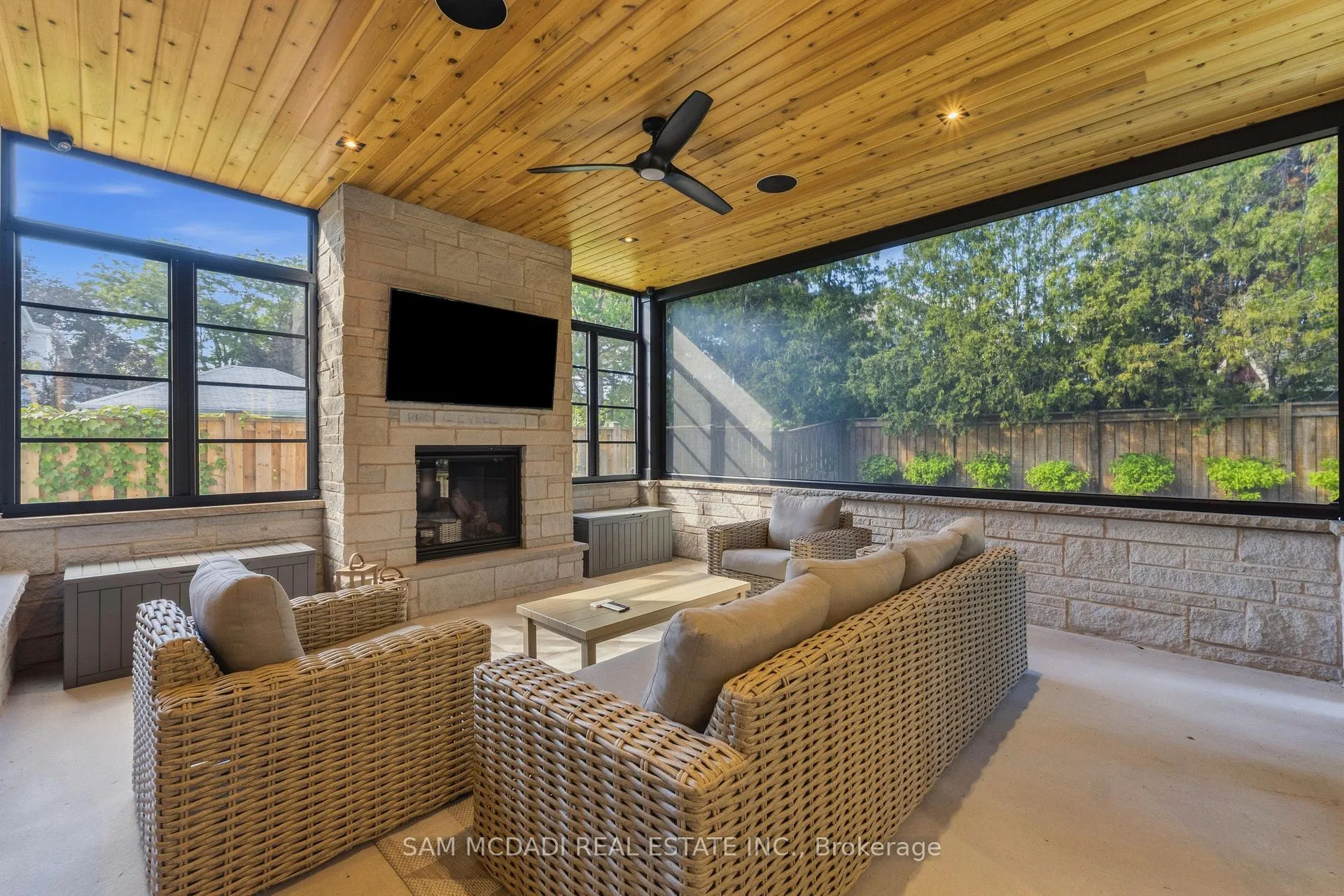 Photo 17 of 899 Danforth Place, Burlington, Bayview — HOMEH
