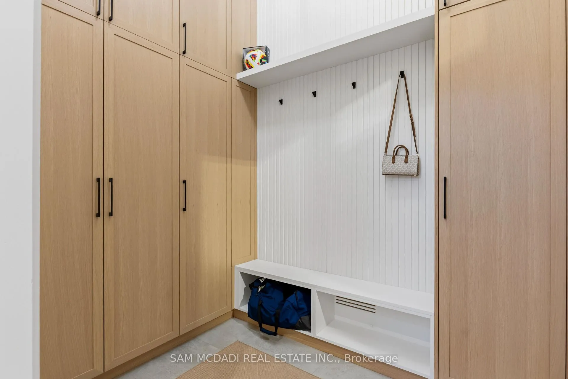 Photo 19 of 899 Danforth Place, Burlington, Bayview — HOMEH