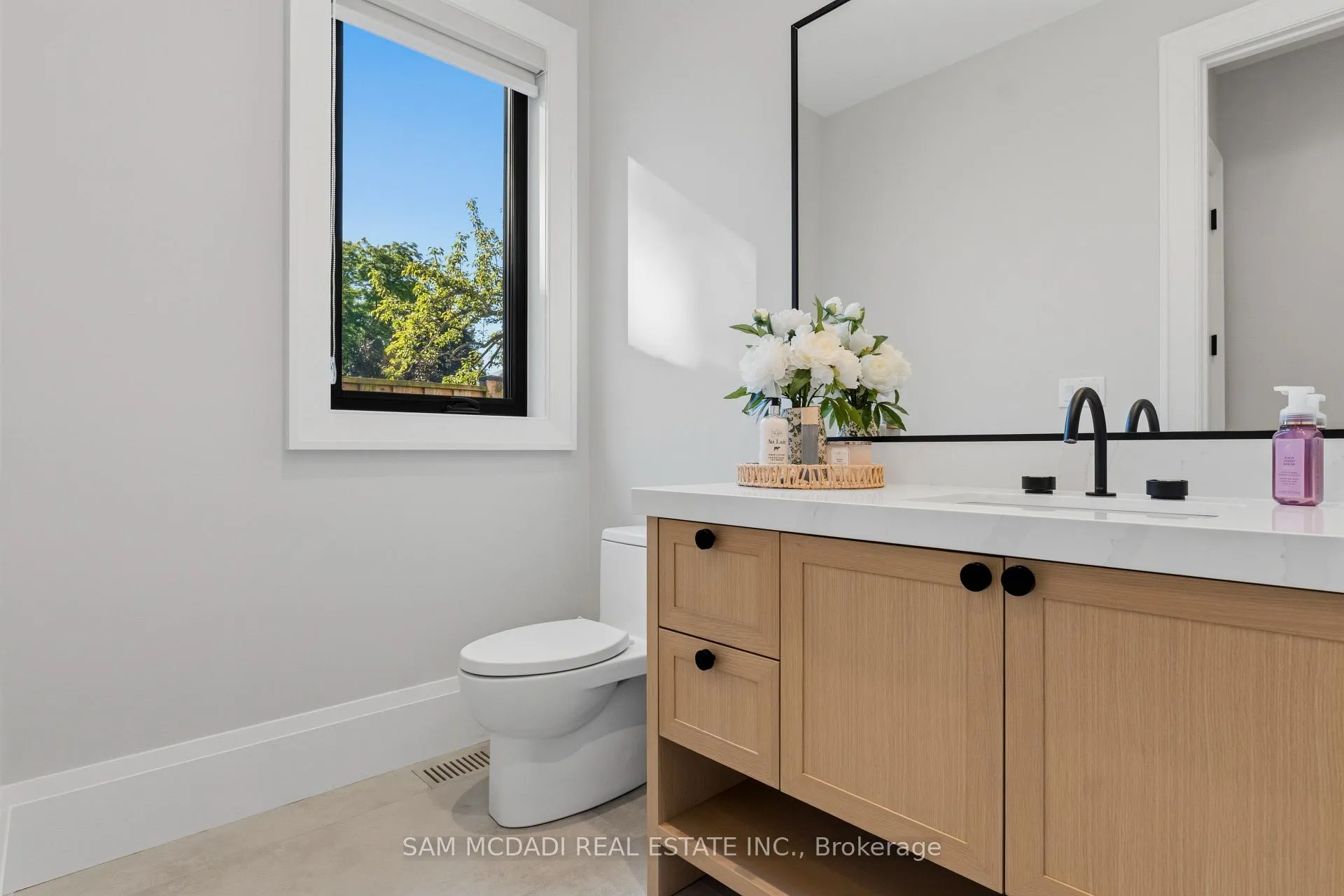 Photo 20 of 899 Danforth Place, Burlington, Bayview — HOMEH