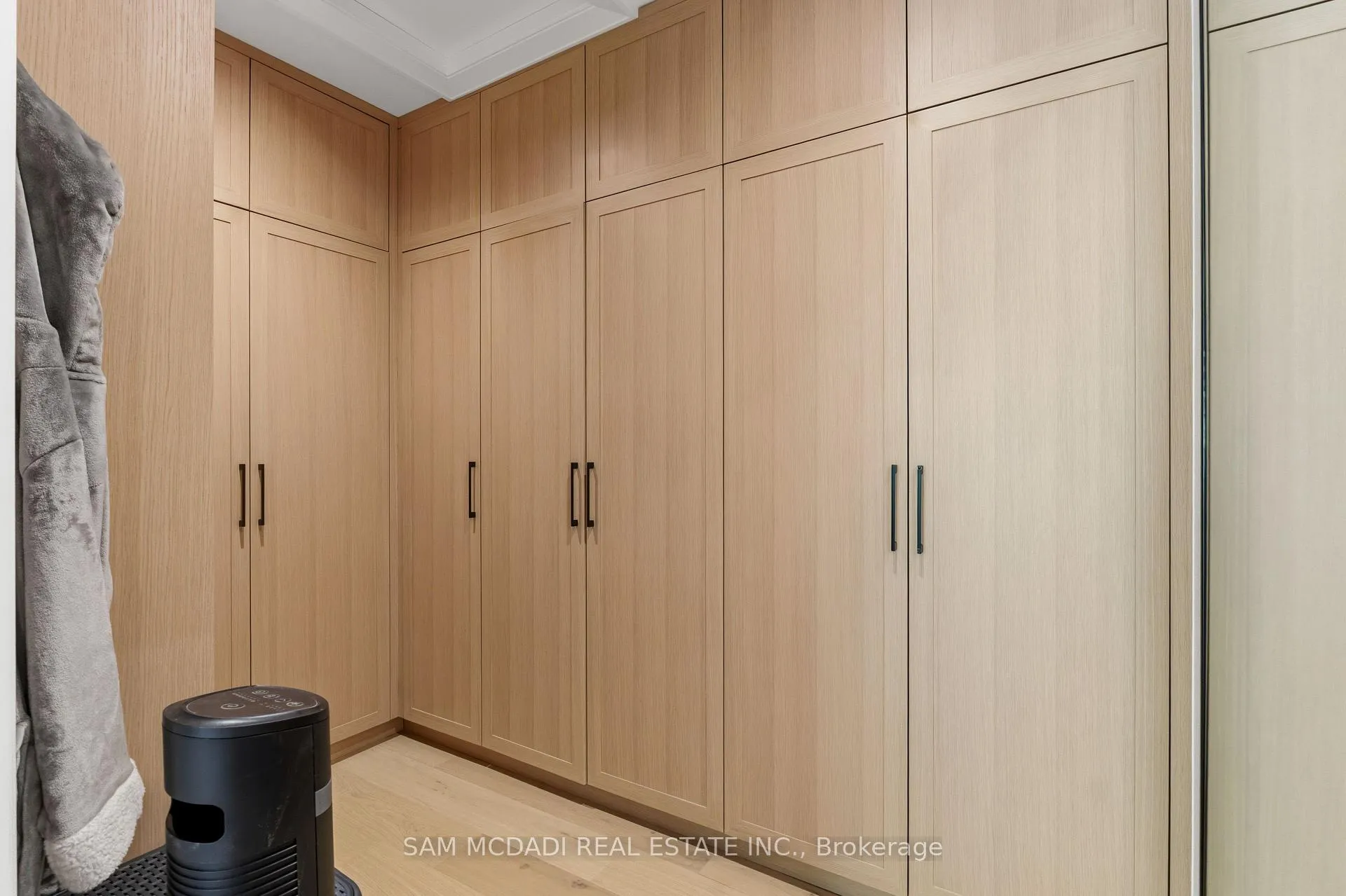 Photo 26 of 899 Danforth Place, Burlington, Bayview — HOMEH