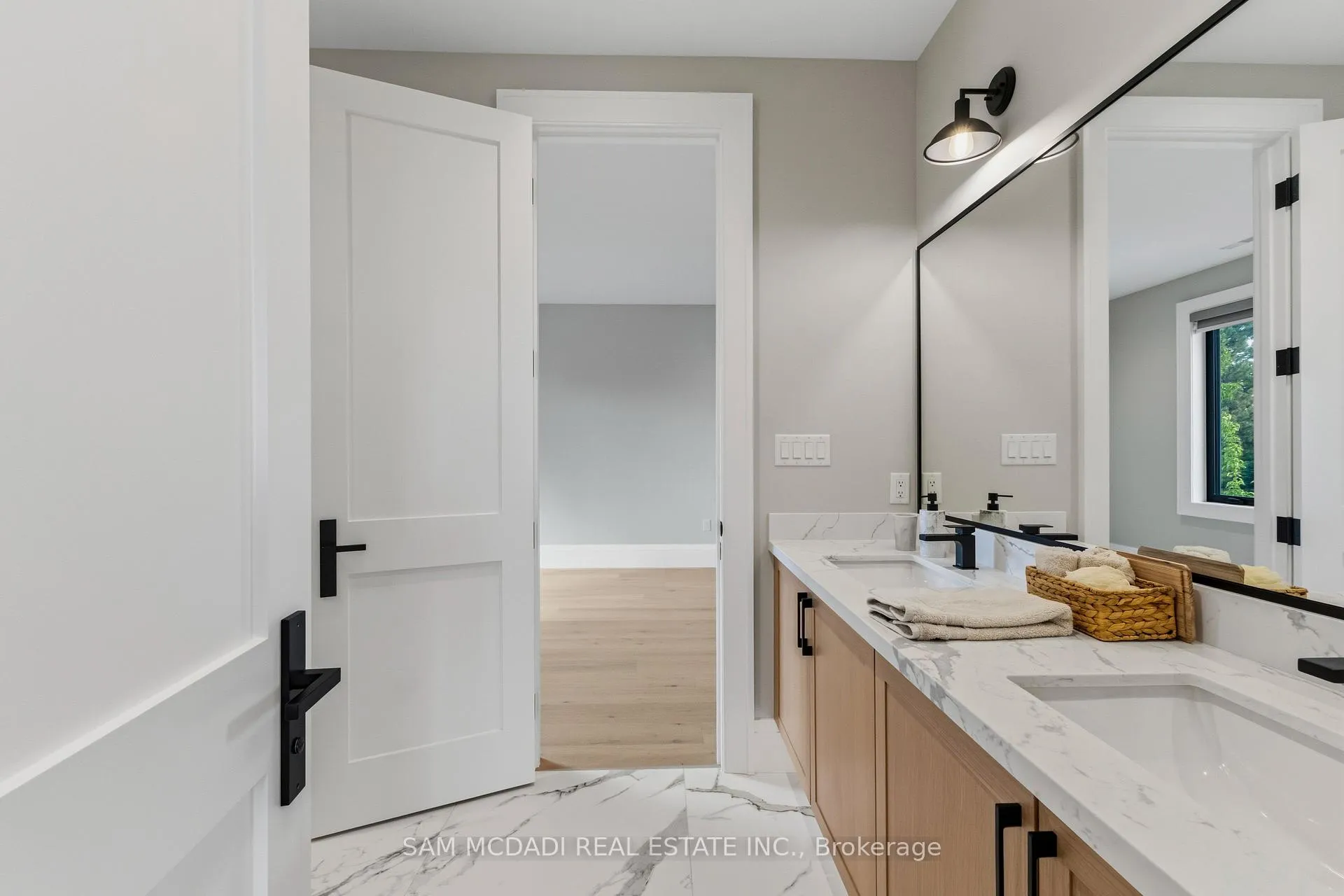 Photo 30 of 899 Danforth Place, Burlington, Bayview — HOMEH