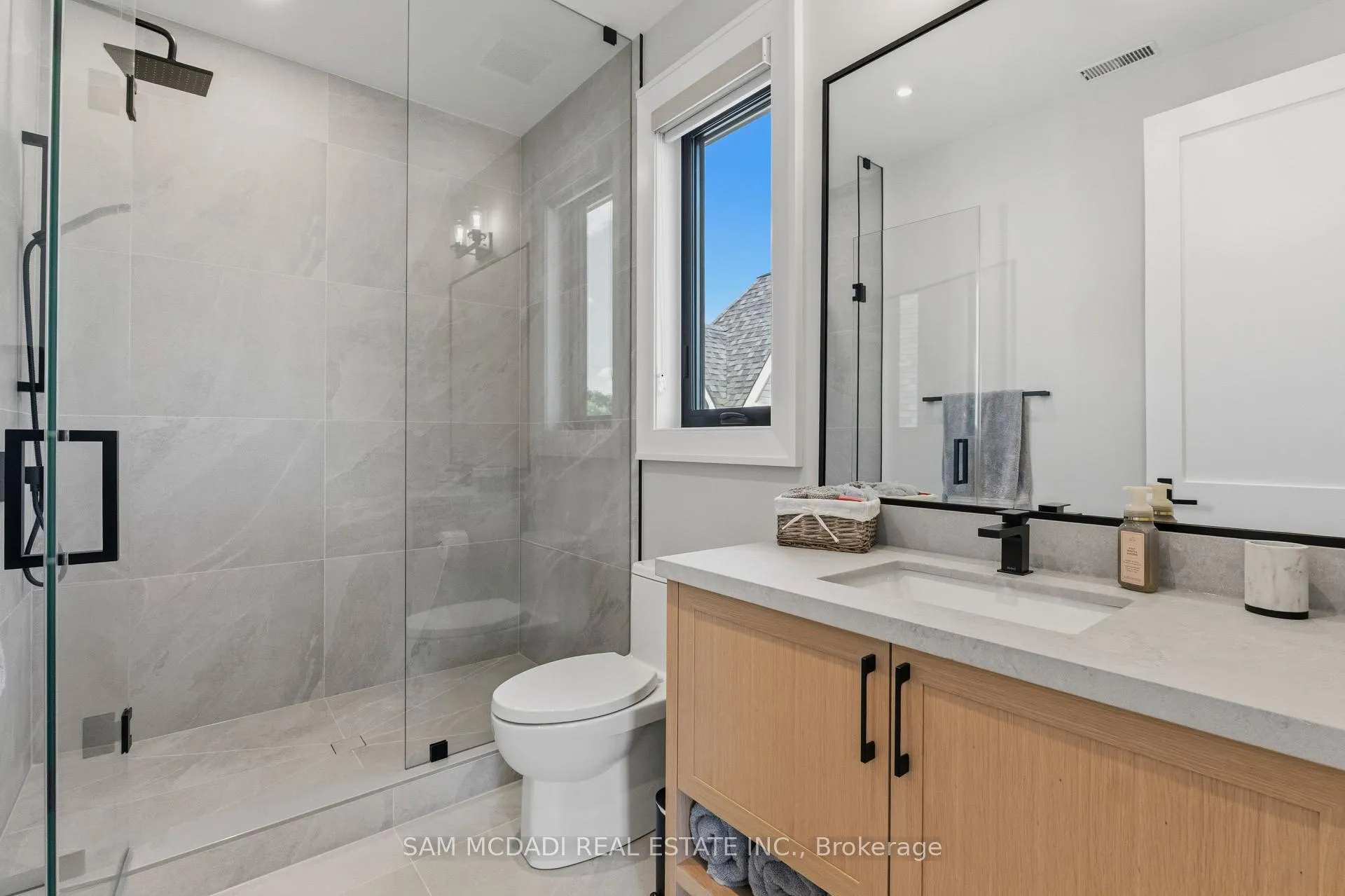 Photo 32 of 899 Danforth Place, Burlington, Bayview — HOMEH