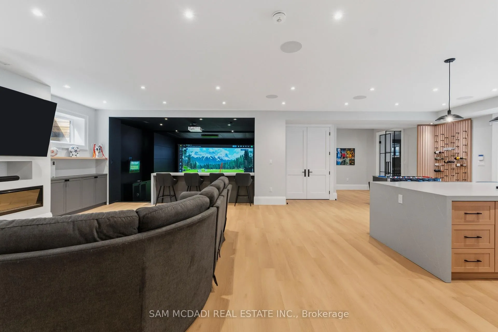 Photo 40 of 899 Danforth Place, Burlington, Bayview — HOMEH