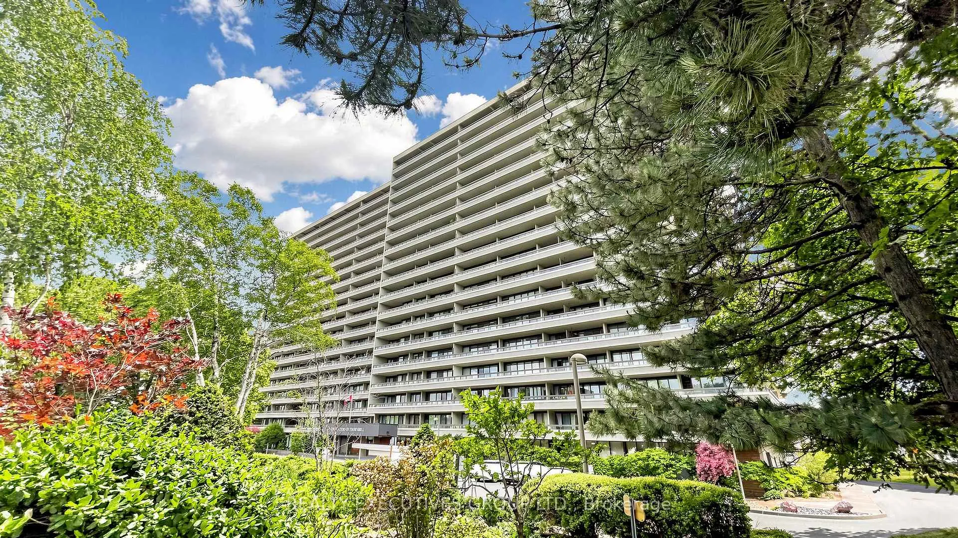 Photo 3 of Unit 309, 8111 Yonge Street, Markham, Royal Orchard — HOMEH