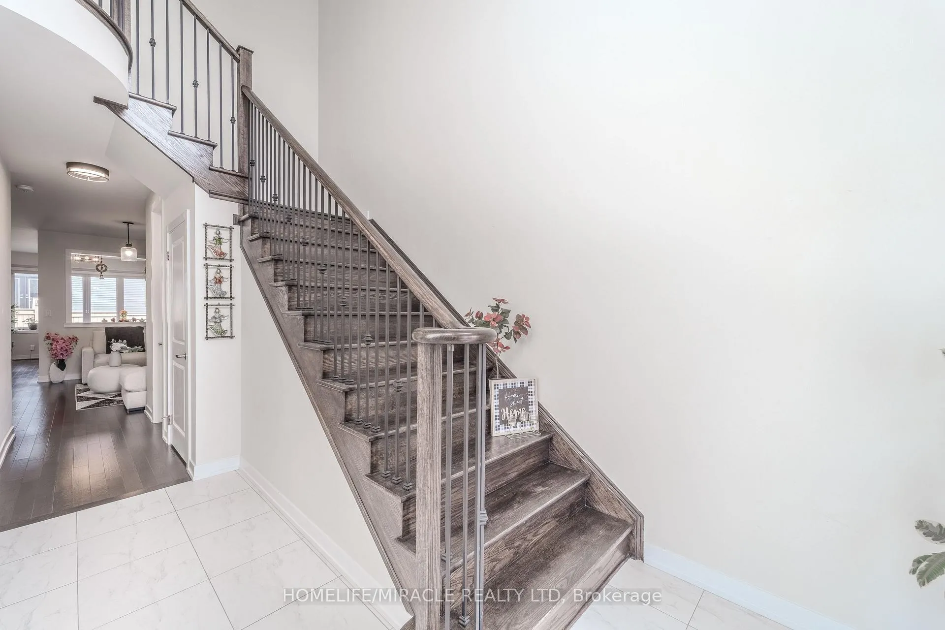 Photo 3 of 22 Santos Drive, Haldimand — HOMEH