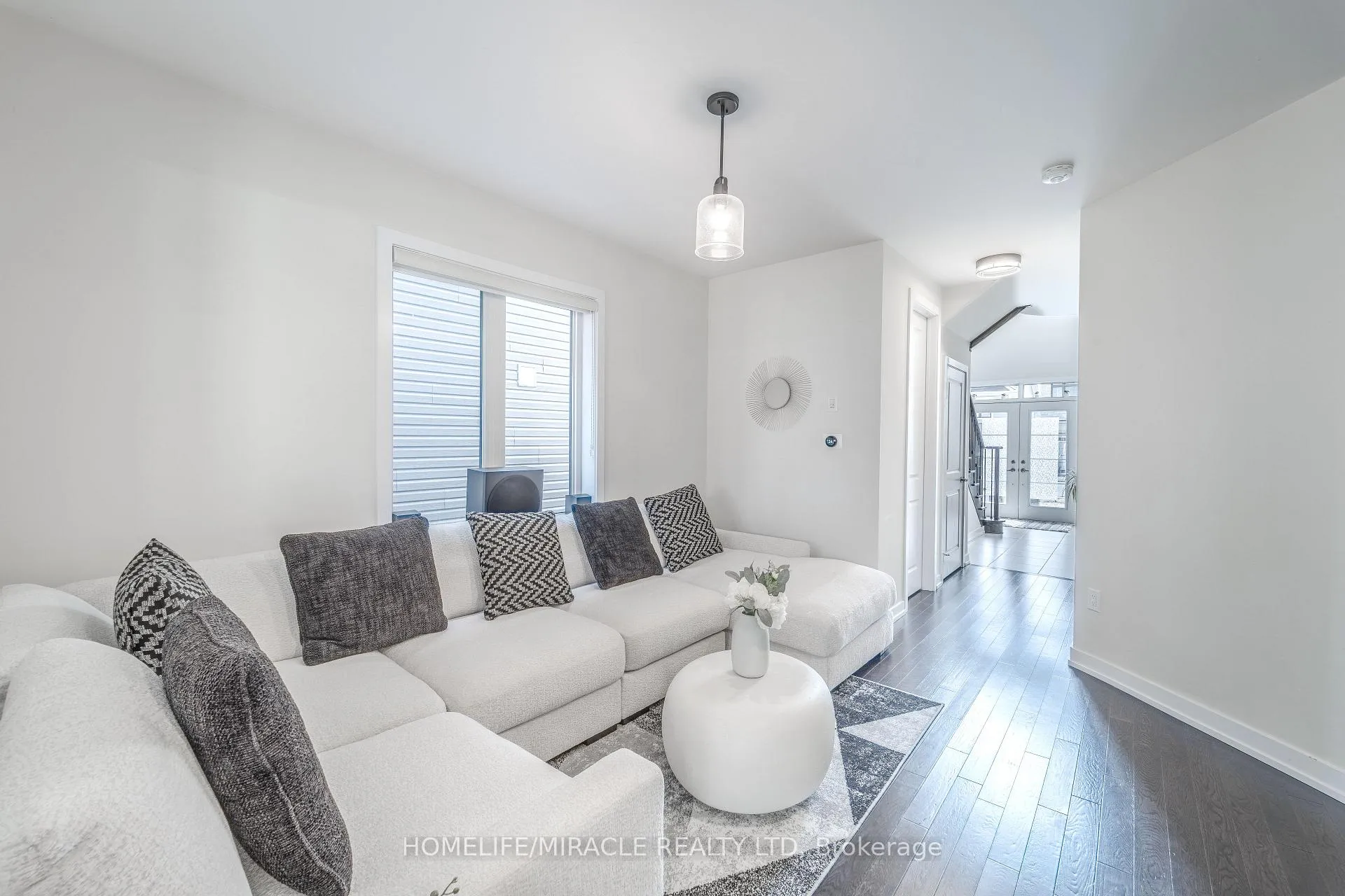 Photo 4 of 22 Santos Drive, Haldimand — HOMEH
