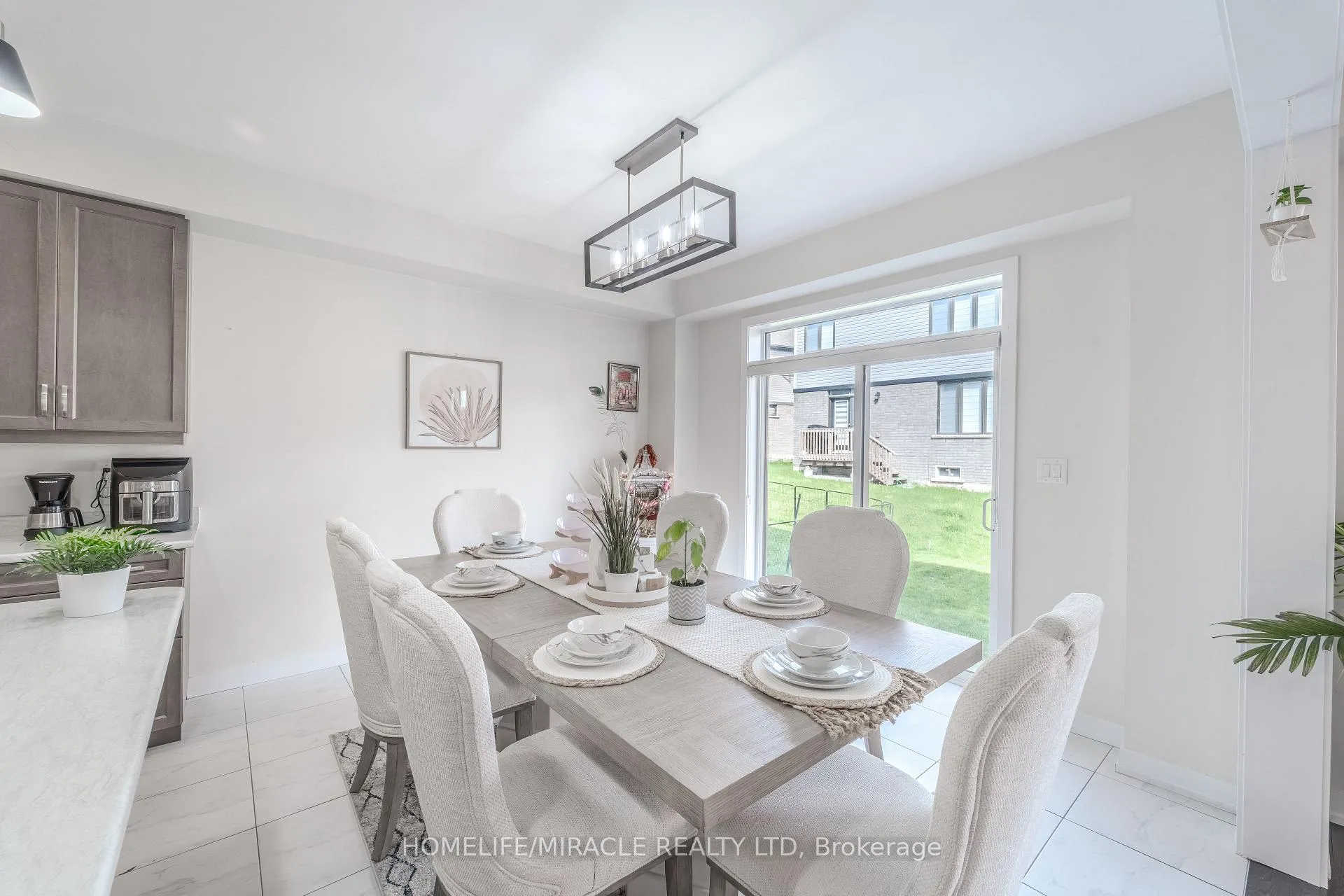 Photo 11 of 22 Santos Drive, Haldimand — HOMEH