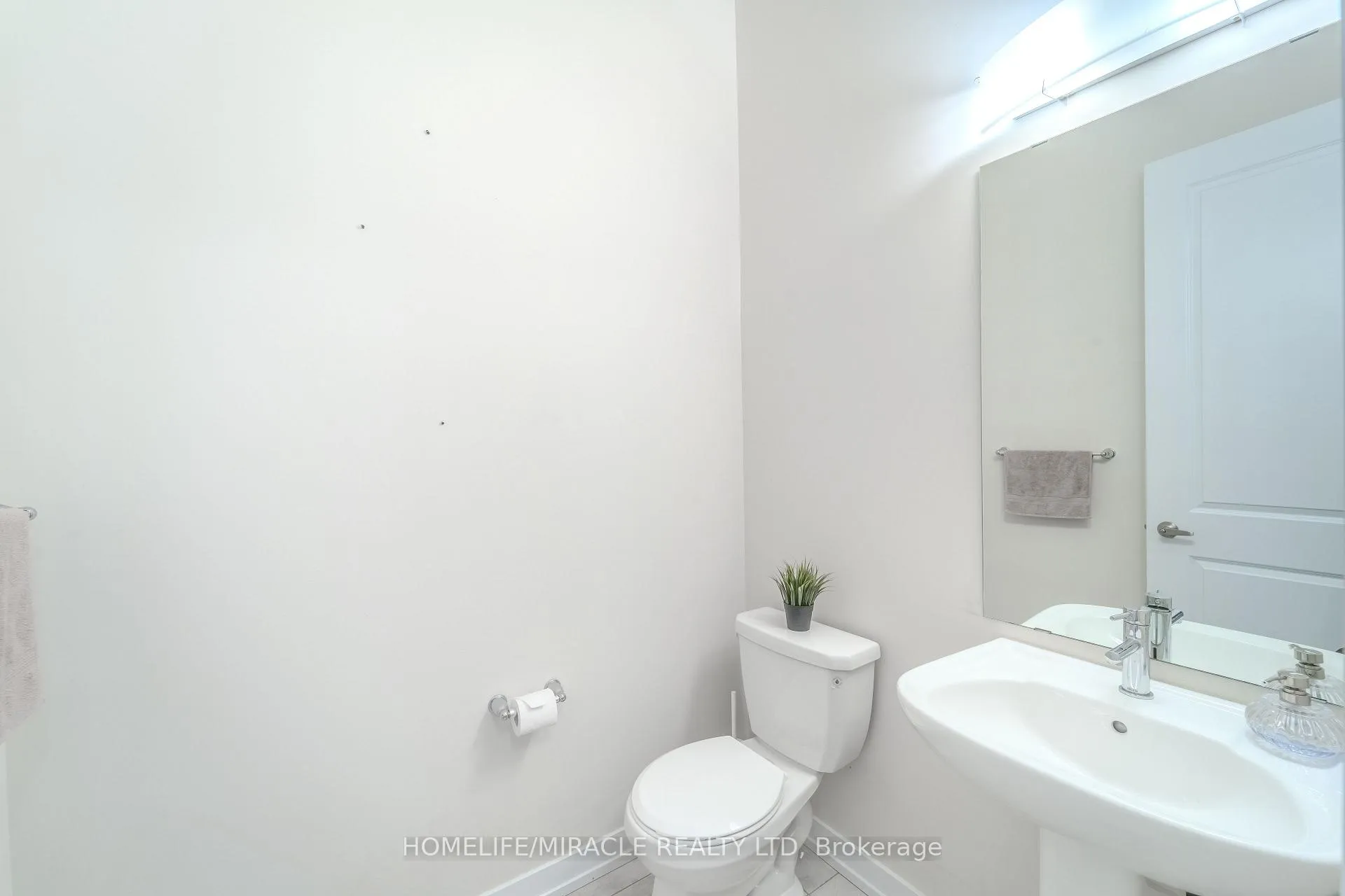 Photo 14 of 22 Santos Drive, Haldimand — HOMEH