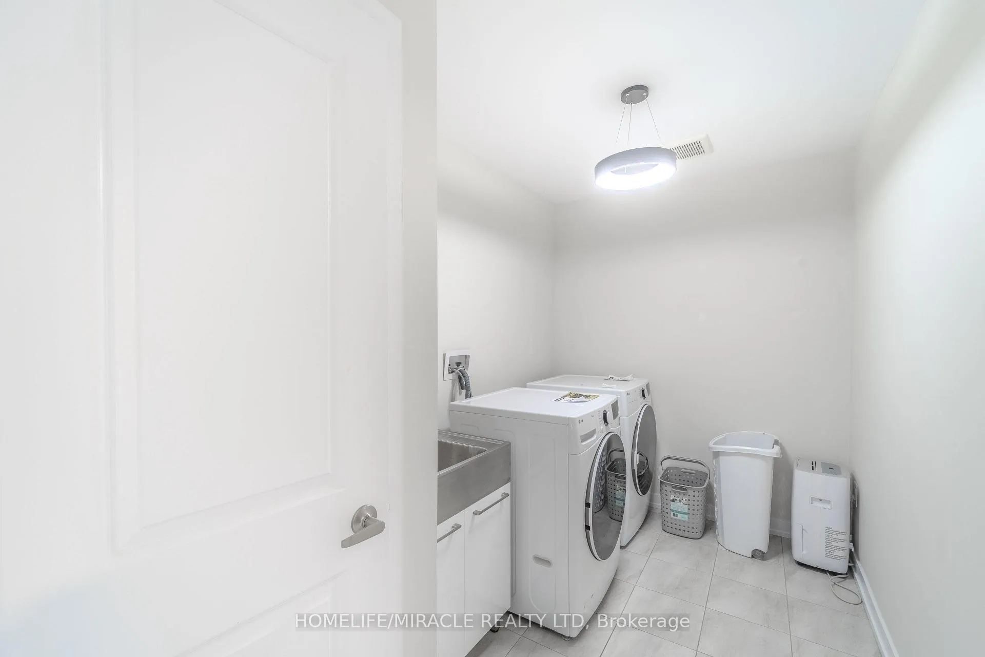 Photo 32 of 22 Santos Drive, Haldimand — HOMEH
