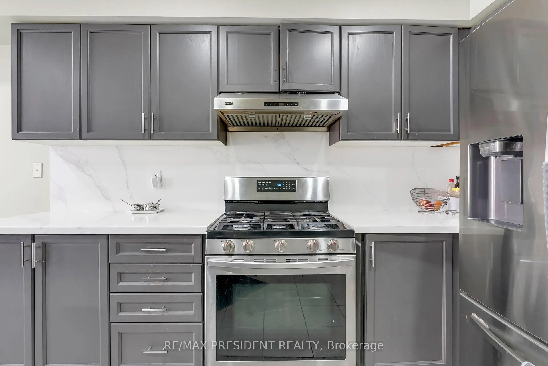 Photo 22 of 77 Tideland Drive, Brampton, Fletcher's Meadow — HOMEH