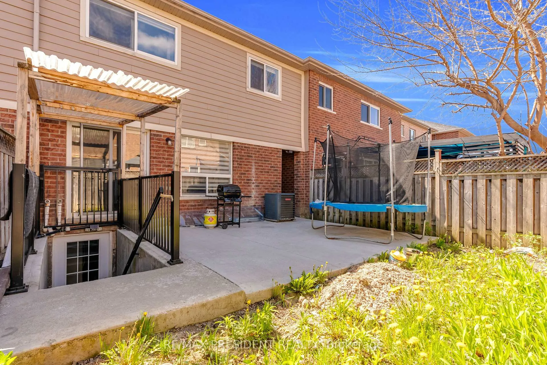 Photo 49 of 77 Tideland Drive, Brampton, Fletcher's Meadow — HOMEH