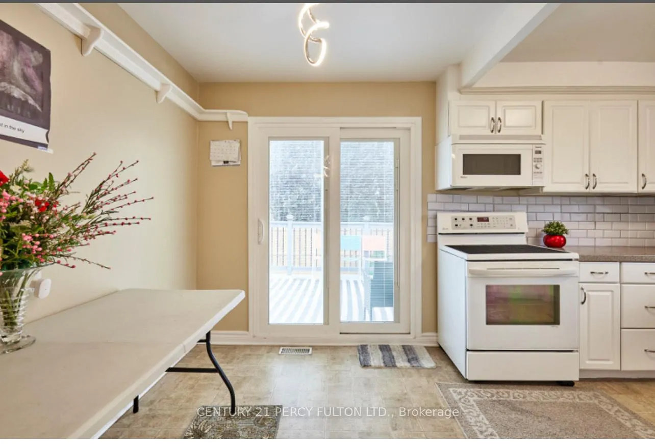 Photo 5 of 363 New Gate Avenue, Oshawa, Centennial — HOMEH