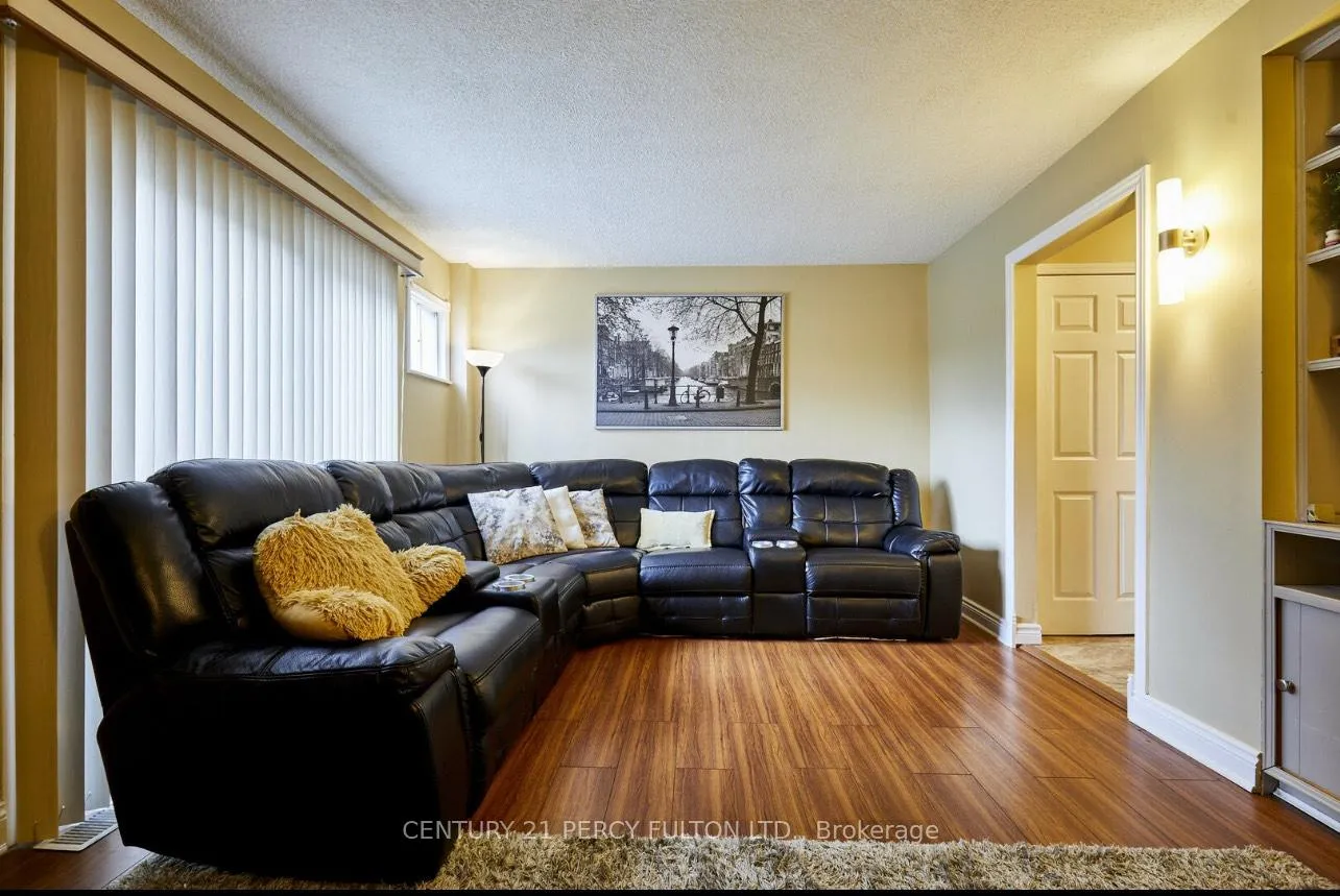 Photo 13 of 363 New Gate Avenue, Oshawa, Centennial — HOMEH