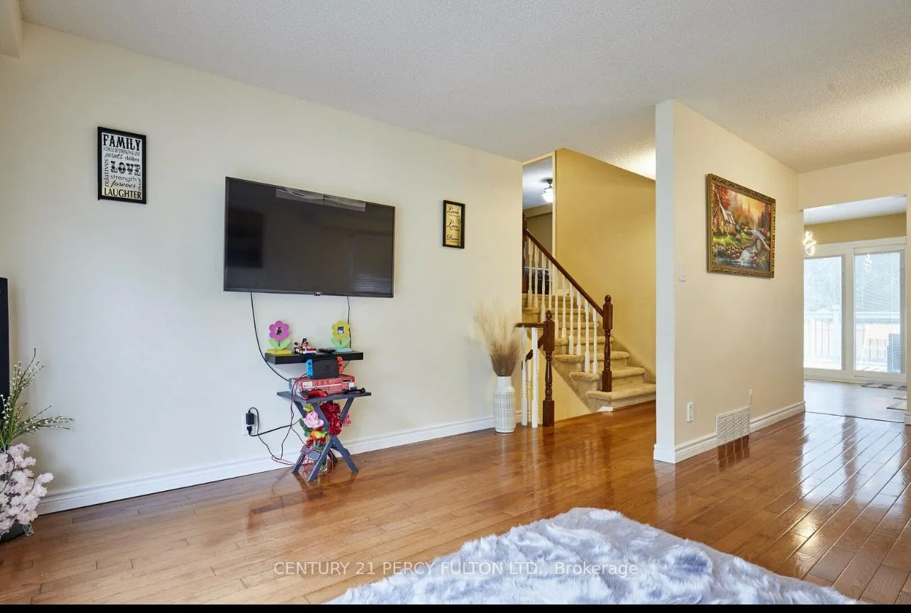 Photo 15 of 363 New Gate Avenue, Oshawa, Centennial — HOMEH