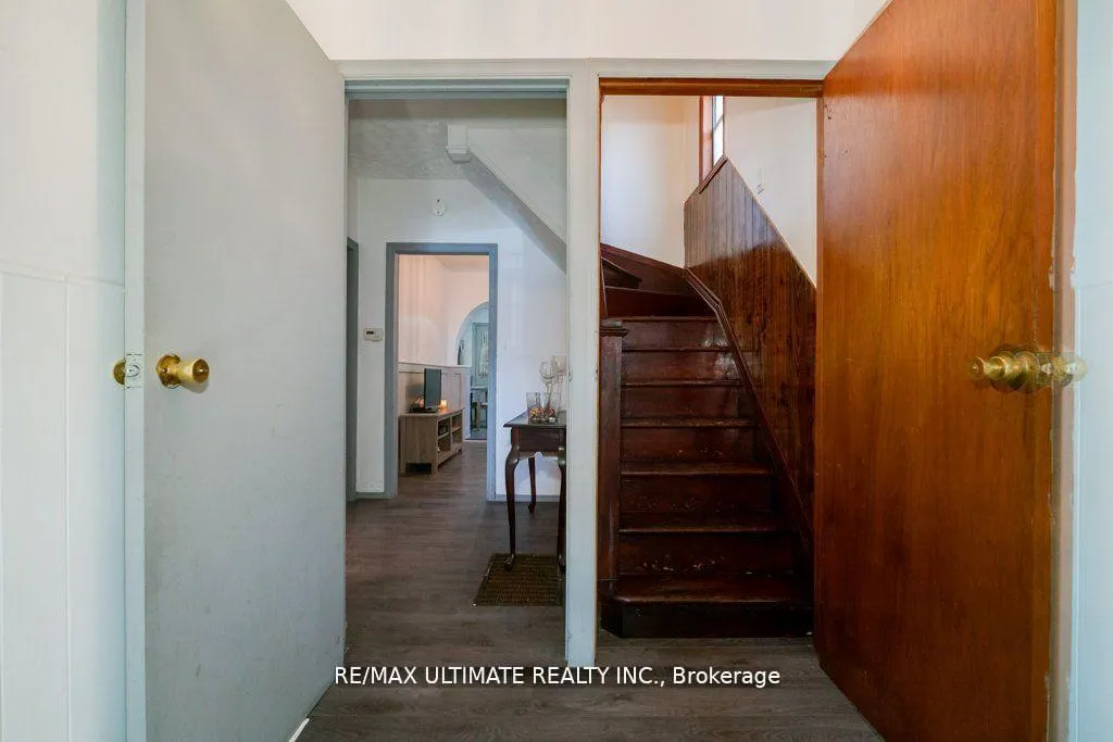 Photo 4 of 34 Hickson Street, Toronto, Little Portugal — HOMEH