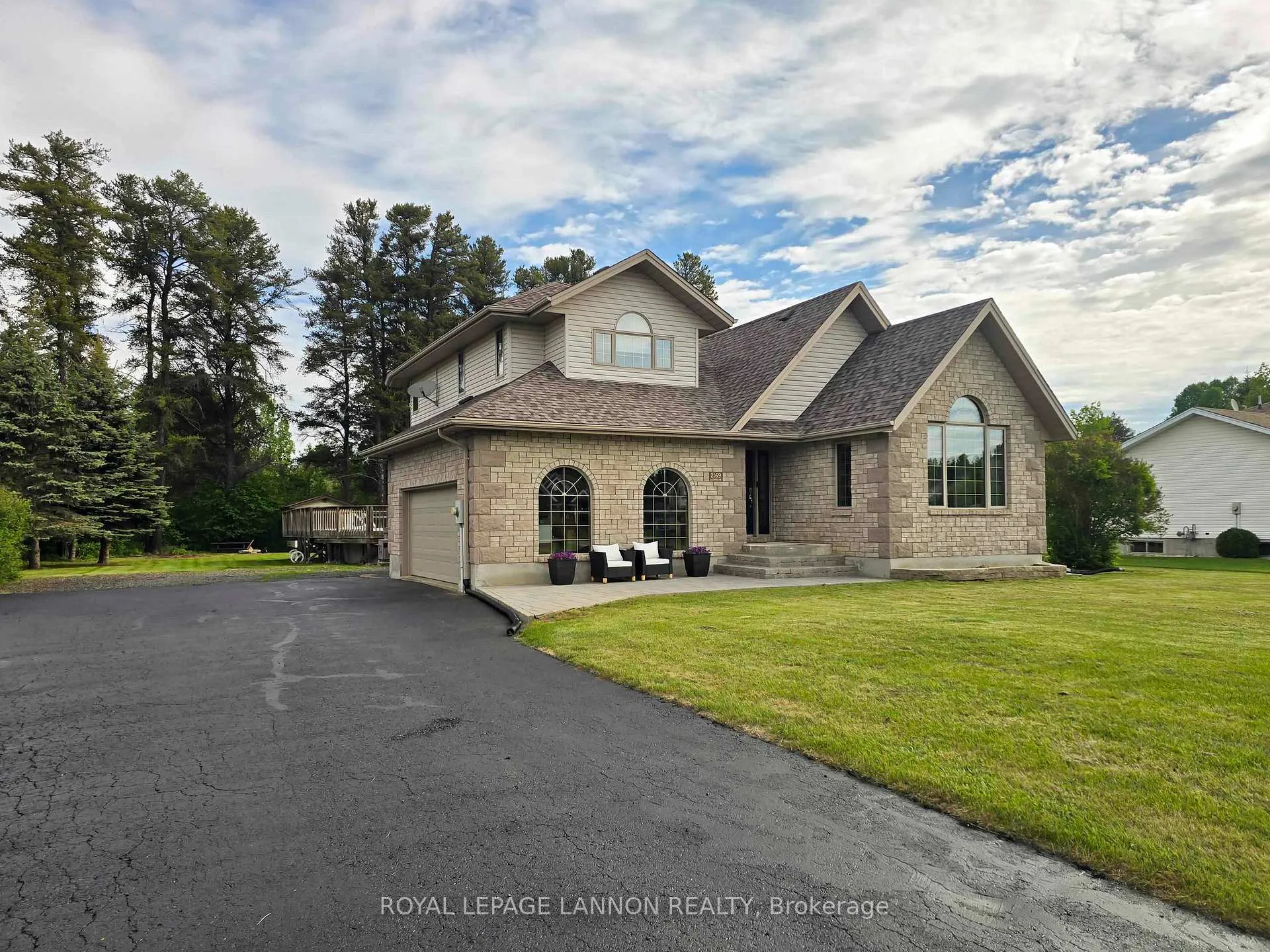 Photo 1 of 2169 Lacewood Drive, Thunder Bay, Rosslyn Road — HOMEH