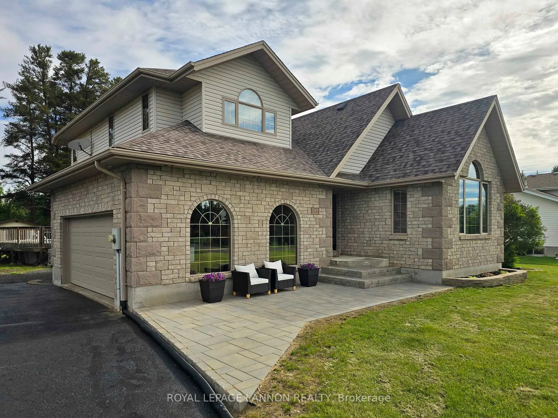 Photo 2 of 2169 Lacewood Drive, Thunder Bay, Rosslyn Road — HOMEH