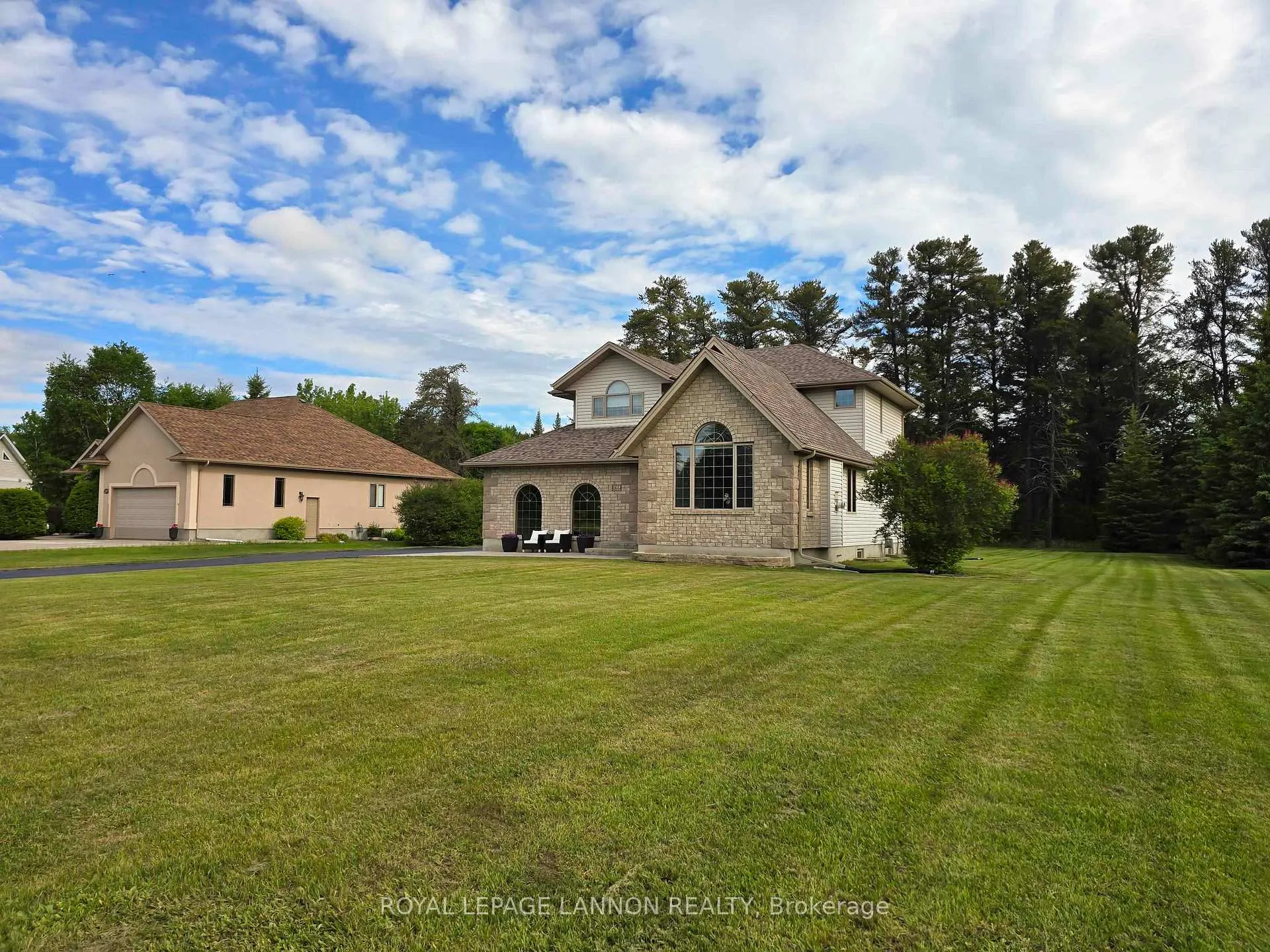 Photo 3 of 2169 Lacewood Drive, Thunder Bay, Rosslyn Road — HOMEH