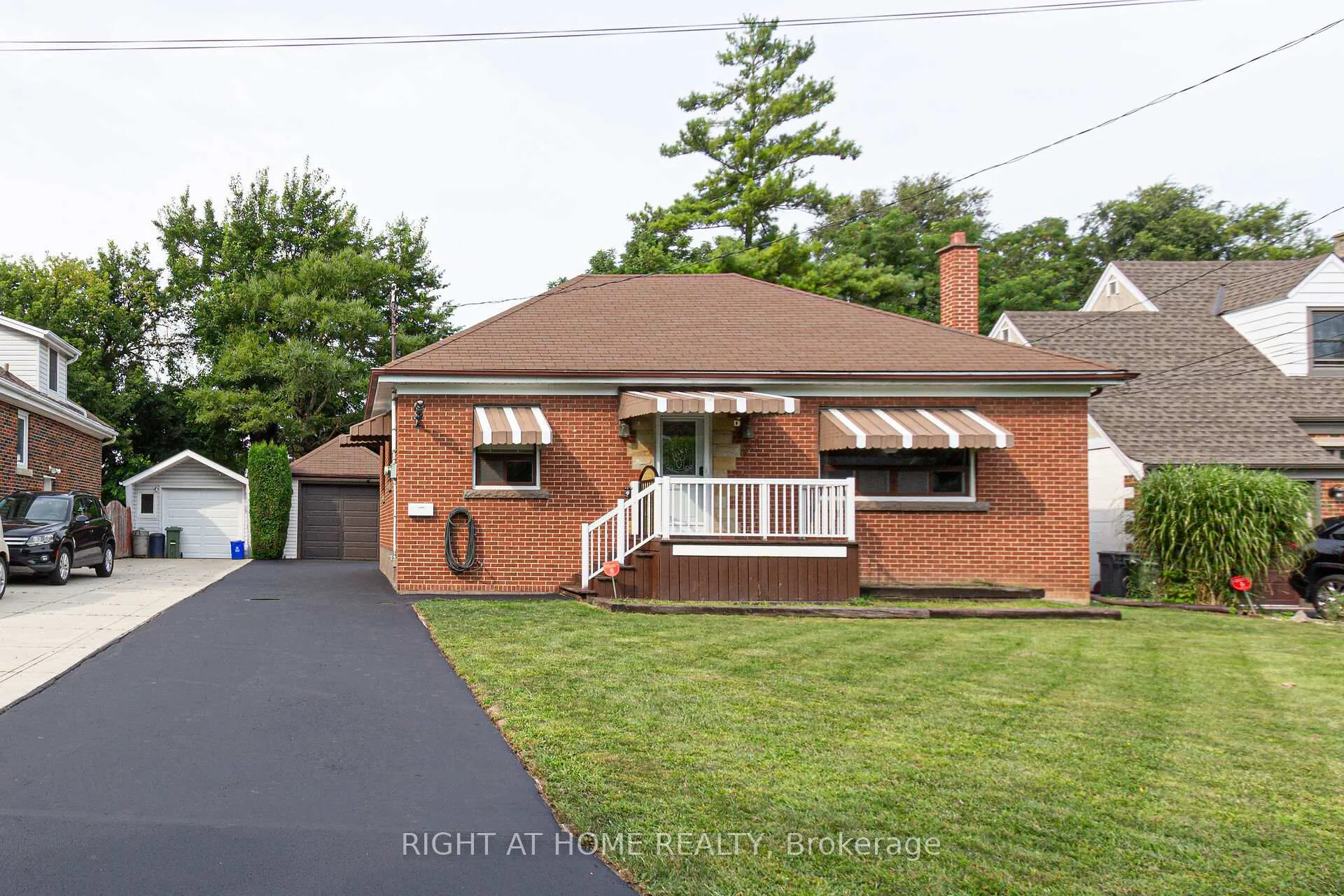 Photo 1 of 233 Coronation Avenue, Hamilton, Glenview — HOMEH