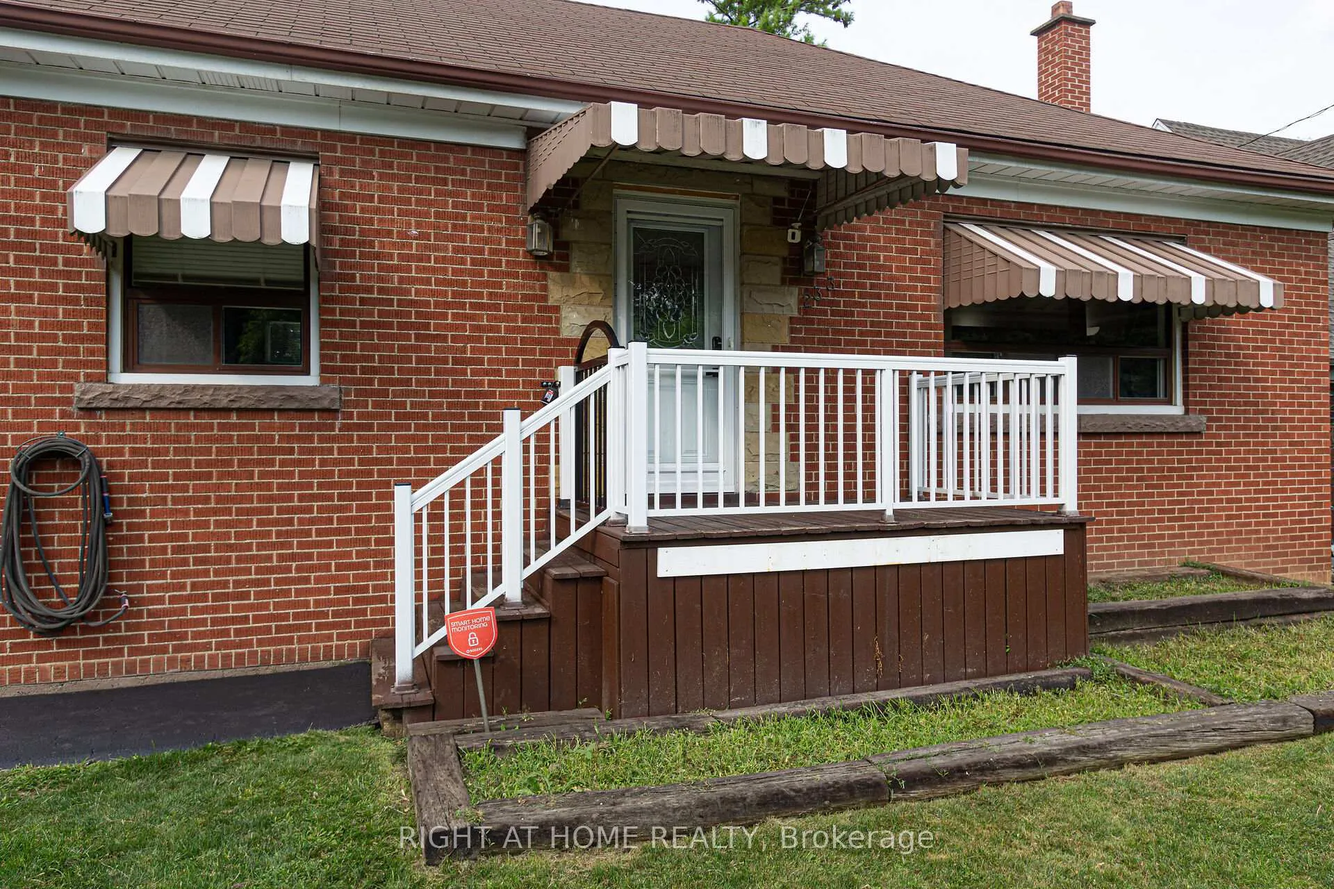 Photo 2 of 233 Coronation Avenue, Hamilton, Glenview — HOMEH