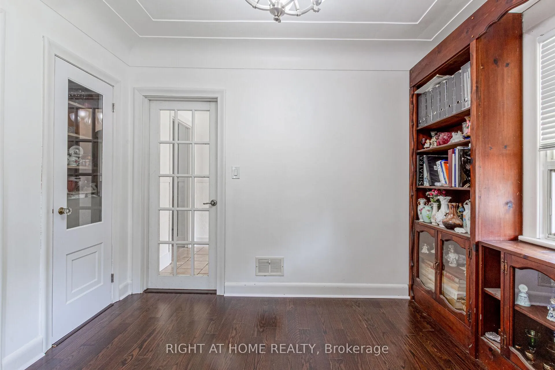 Photo 6 of 233 Coronation Avenue, Hamilton, Glenview — HOMEH