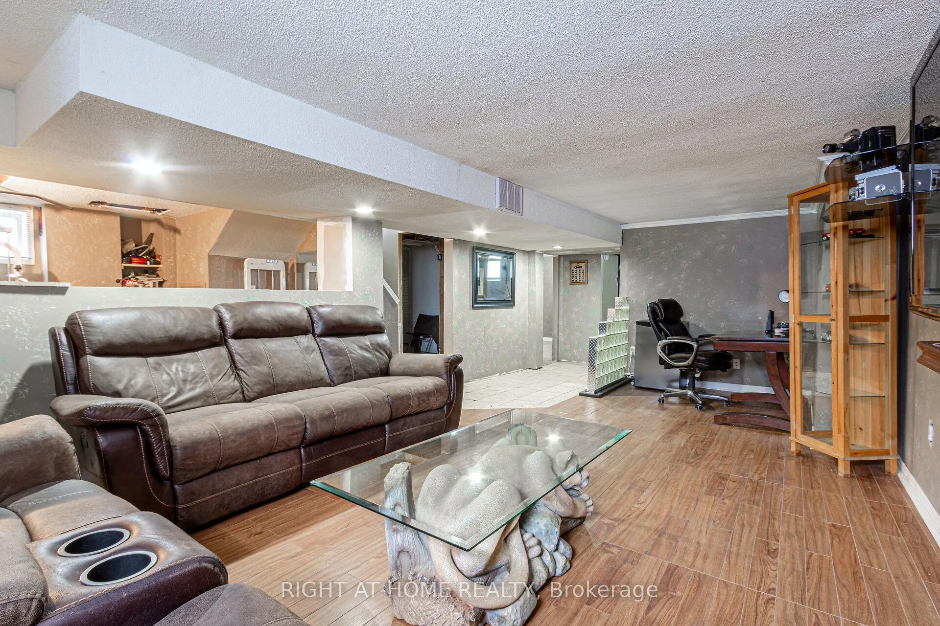 Photo 15 of 233 Coronation Avenue, Hamilton, Glenview — HOMEH