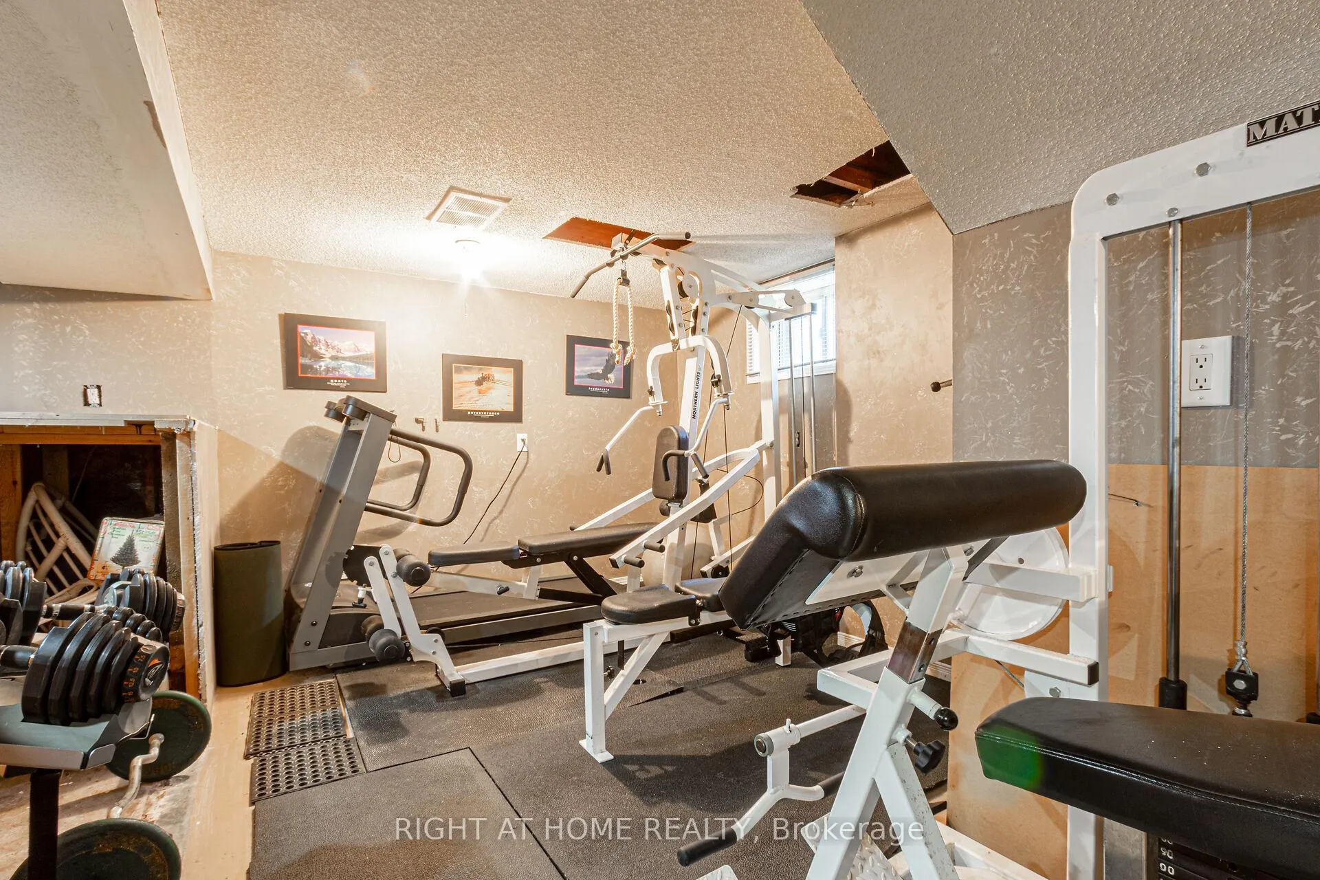 Photo 16 of 233 Coronation Avenue, Hamilton, Glenview — HOMEH