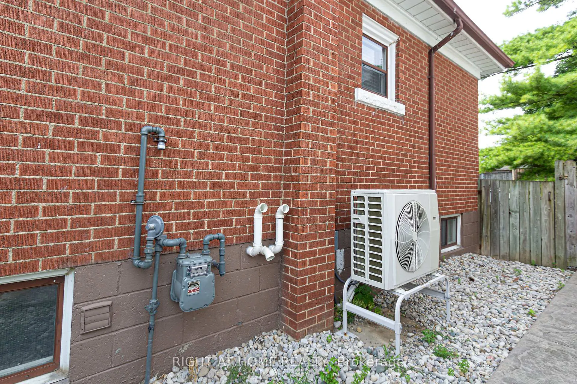 Photo 22 of 233 Coronation Avenue, Hamilton, Glenview — HOMEH