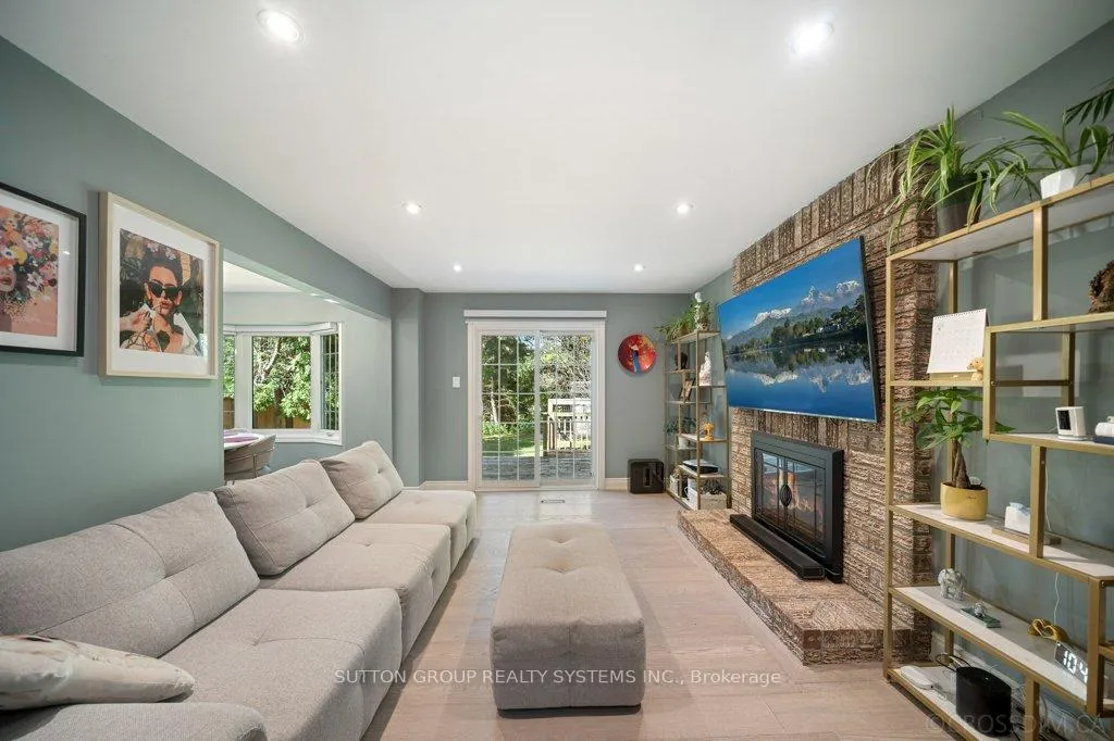 Photo 7 of 1114 Cedarcroft Crescent, Pickering, Liverpool — HOMEH