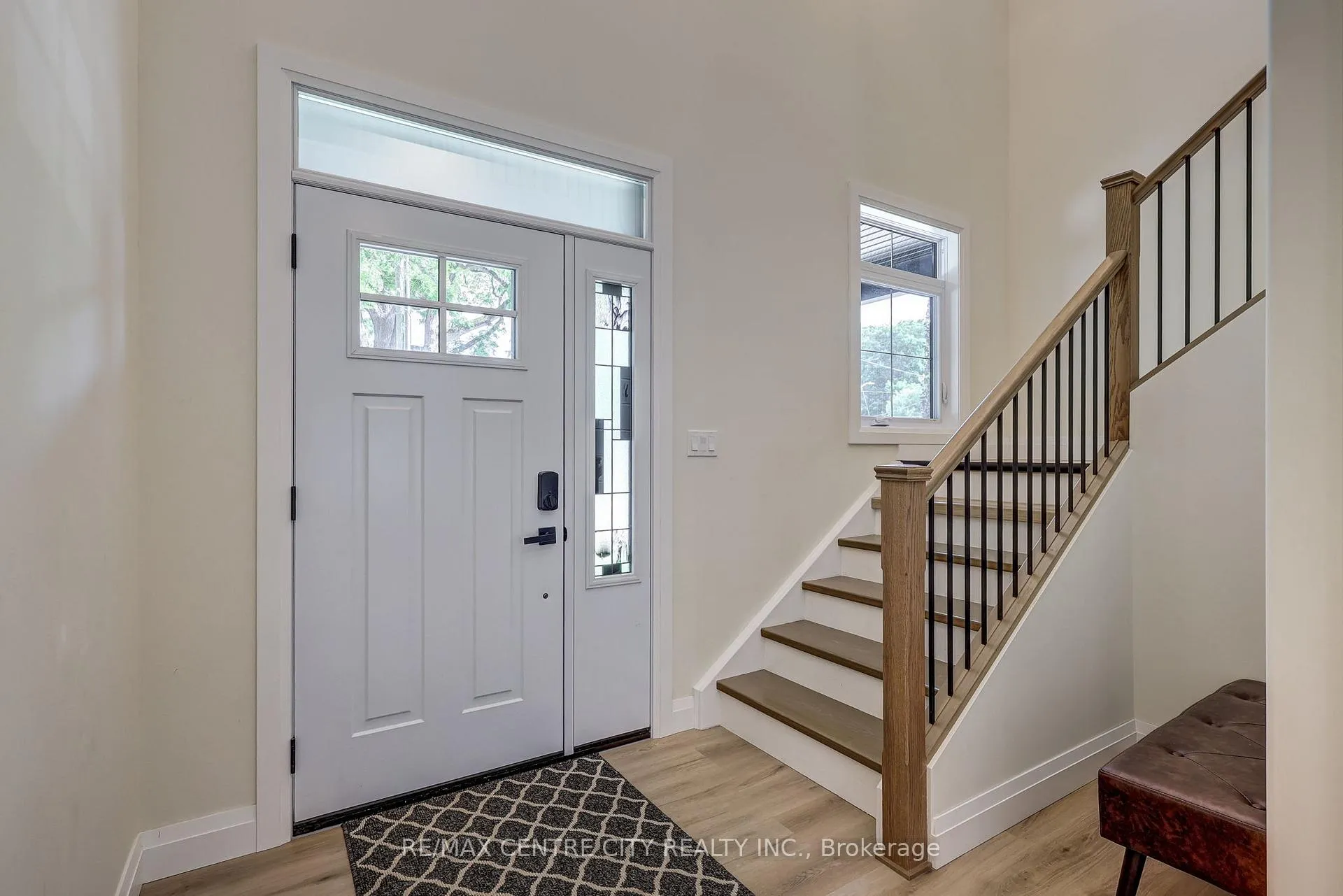 Photo 3 of 9 Delevan Crescent, Tillsonburg — HOMEH