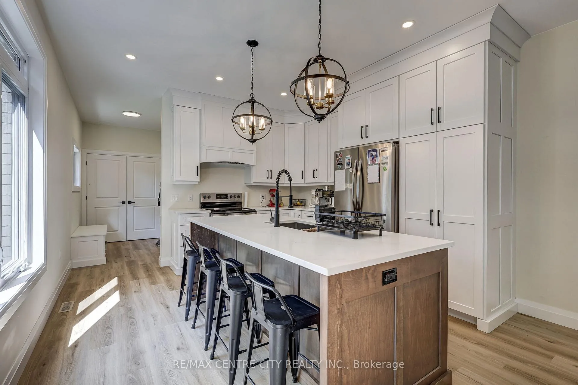 Photo 4 of 9 Delevan Crescent, Tillsonburg — HOMEH